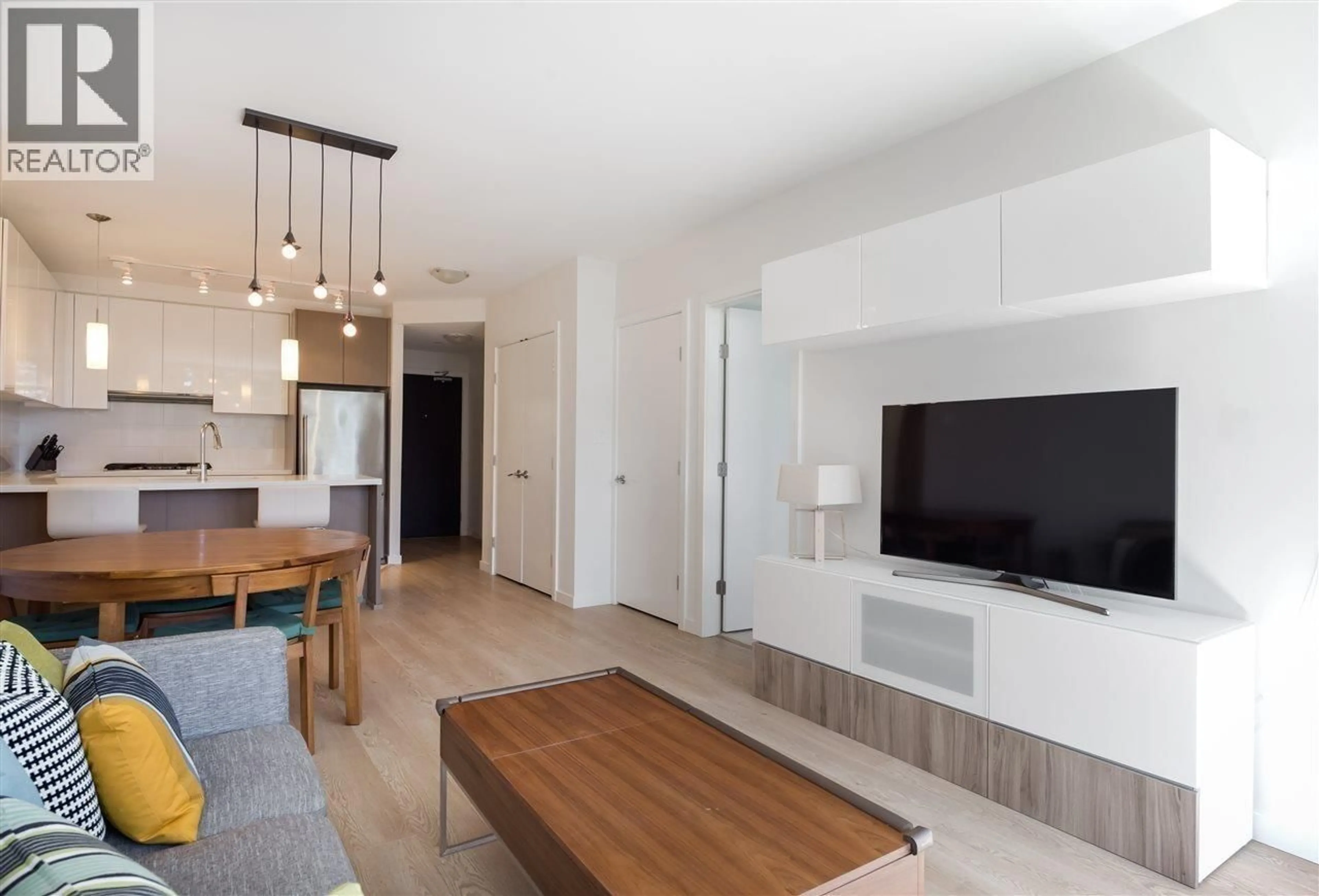 Living room with furniture, wood/laminate floor for 805 - 3080 LINCOLN AVENUE, Coquitlam British Columbia V3B0L9