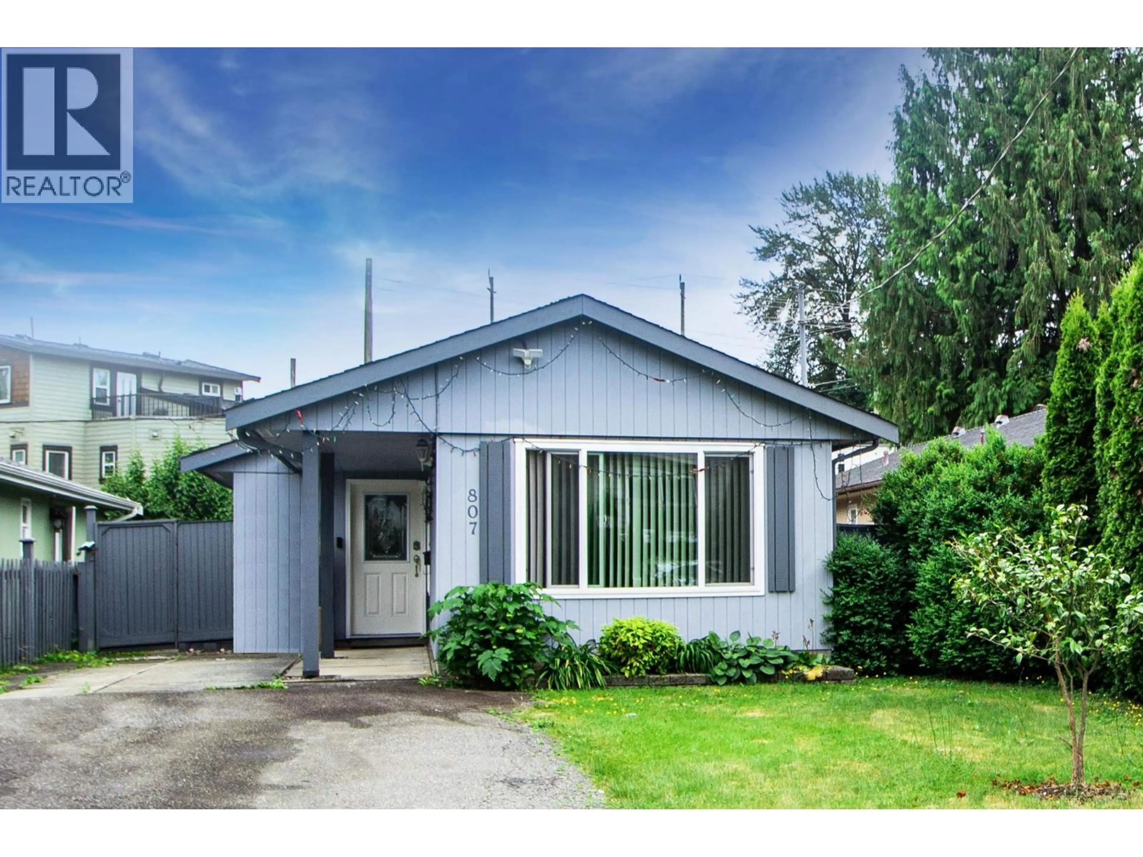 Home with vinyl exterior material, street for 807 GREENE STREET, Coquitlam British Columbia V3C2B9