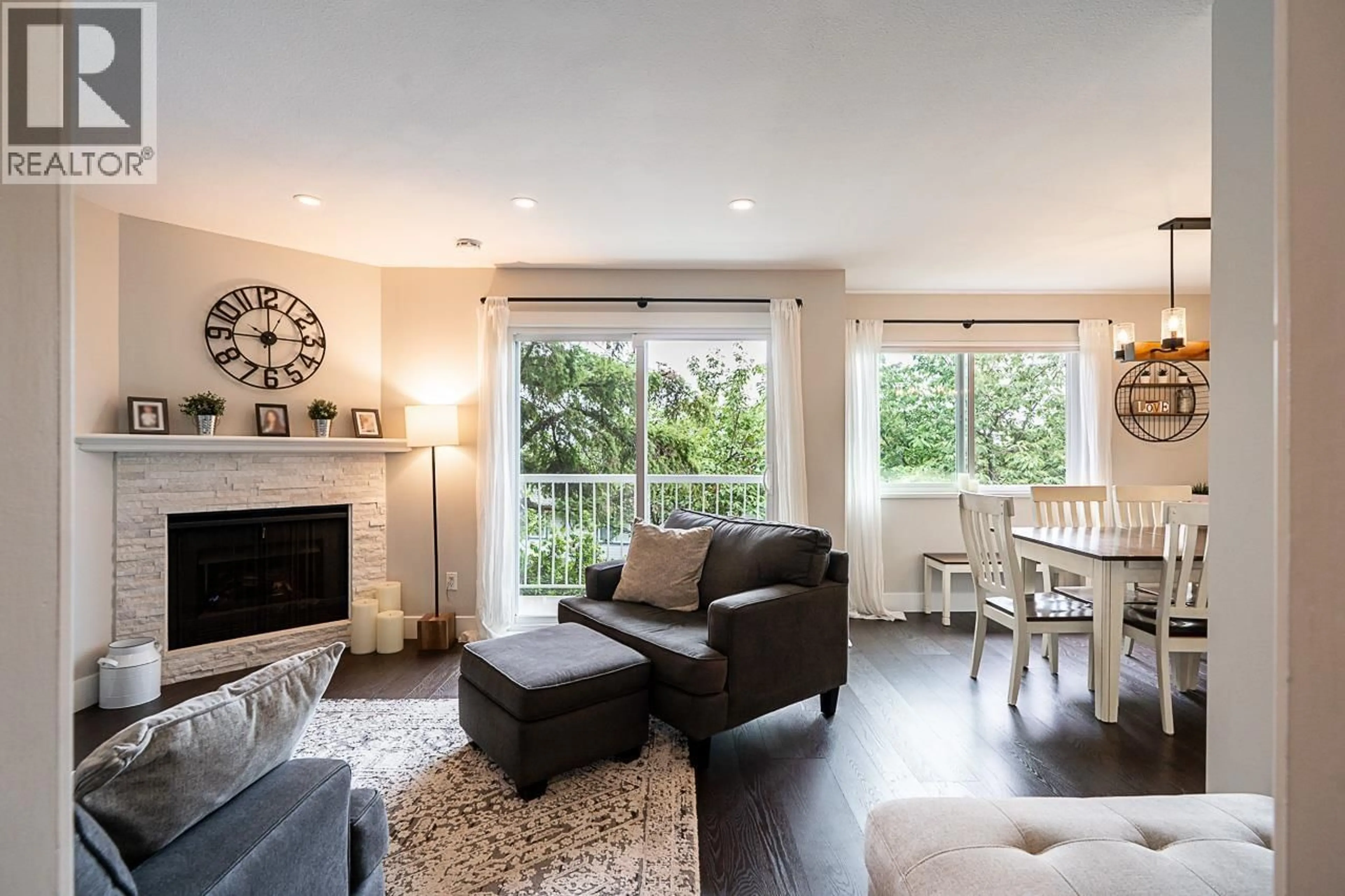 Living room with furniture, wood/laminate floor for 23 - 1355 CITADEL DRIVE, Port Coquitlam British Columbia V3C5X6