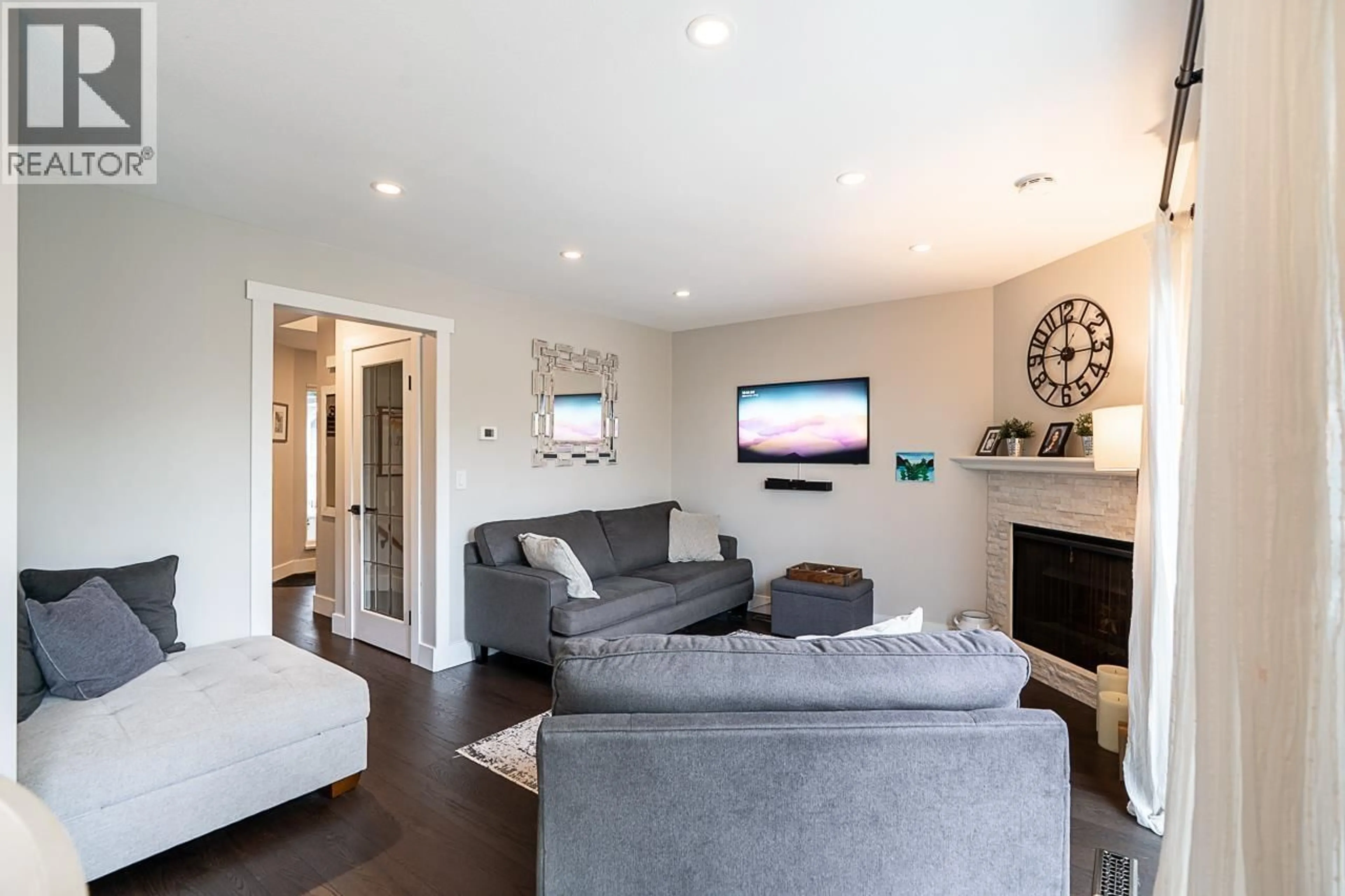 Living room with furniture, wood/laminate floor for 23 - 1355 CITADEL DRIVE, Port Coquitlam British Columbia V3C5X6