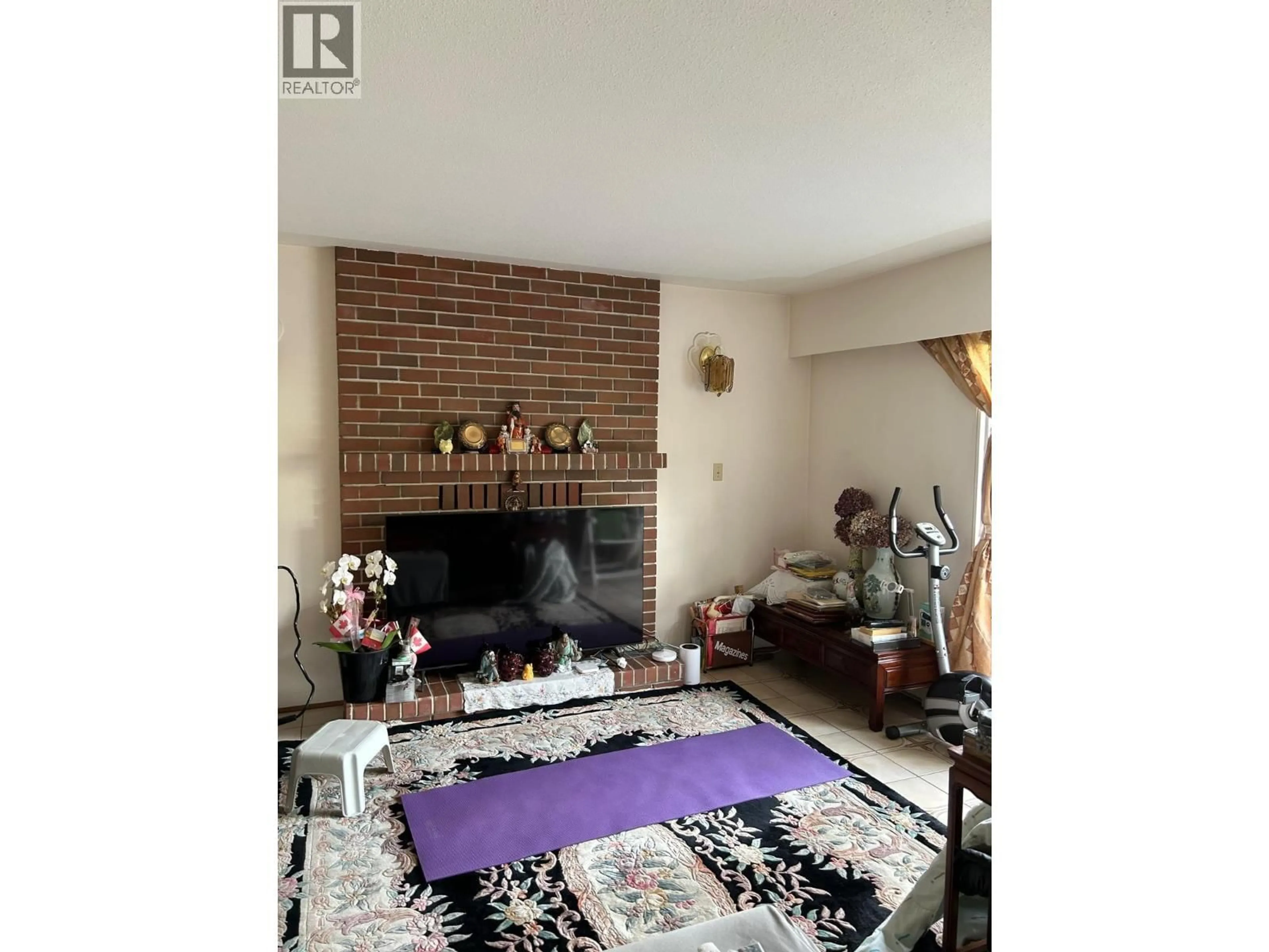 Living room with furniture, unknown for 115 47TH AVENUE, Vancouver British Columbia V5Y2Y1