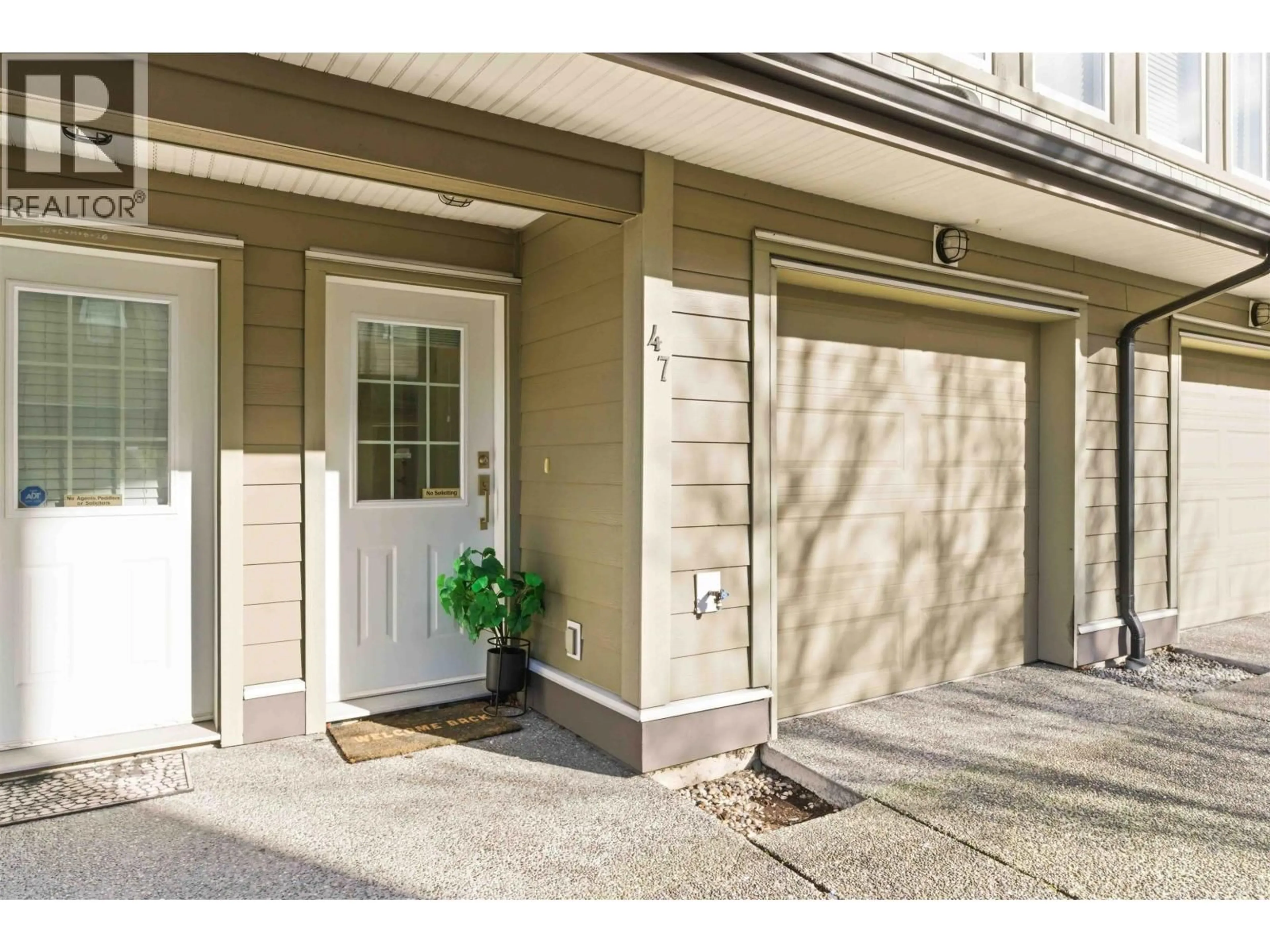 Indoor entryway for 47 - 22865 TELOSKY AVENUE, Maple Ridge British Columbia V2X8Z9