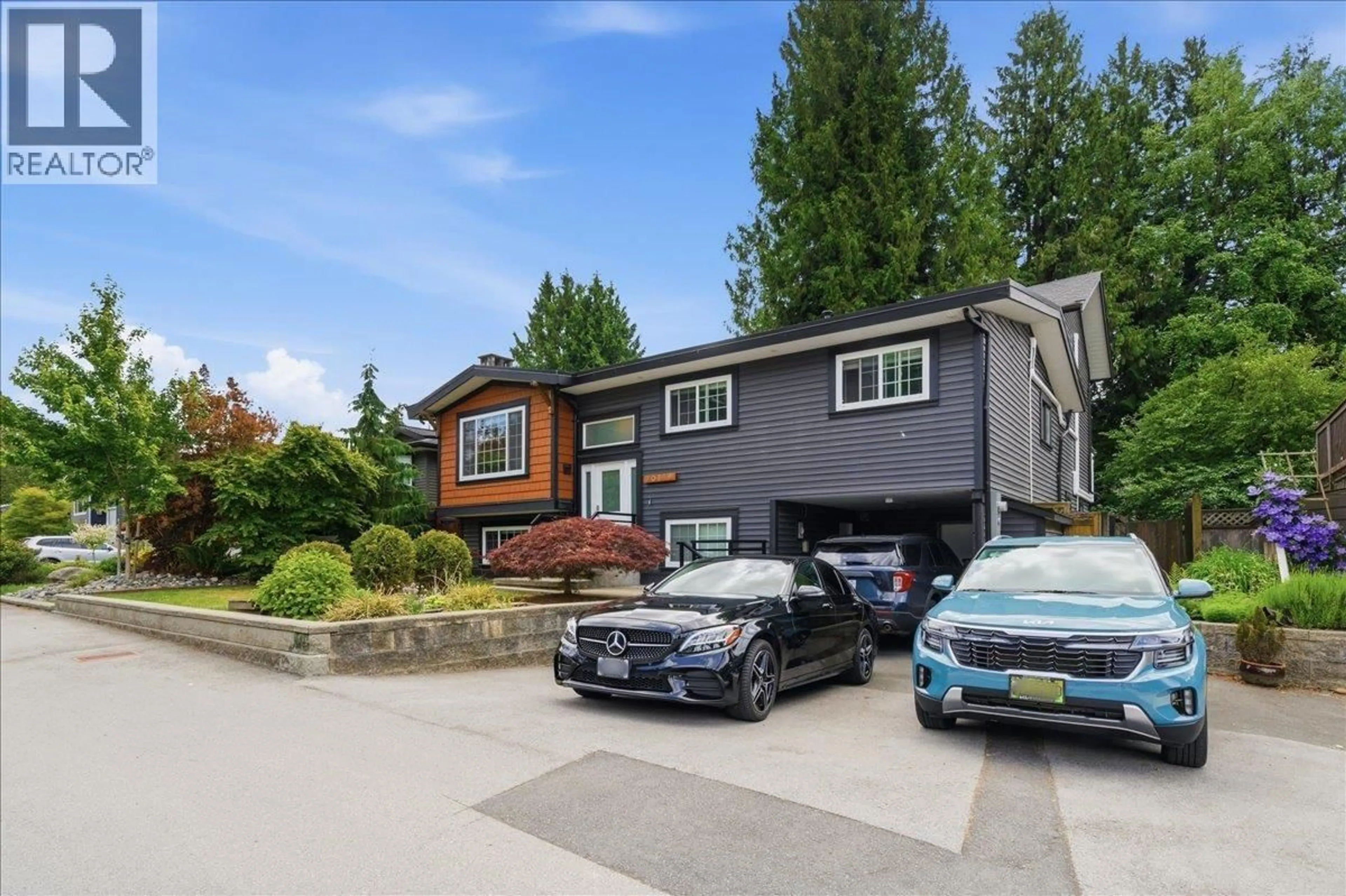 Home with vinyl exterior material, street for 20838 117 AVENUE, Maple Ridge British Columbia V2X7S8