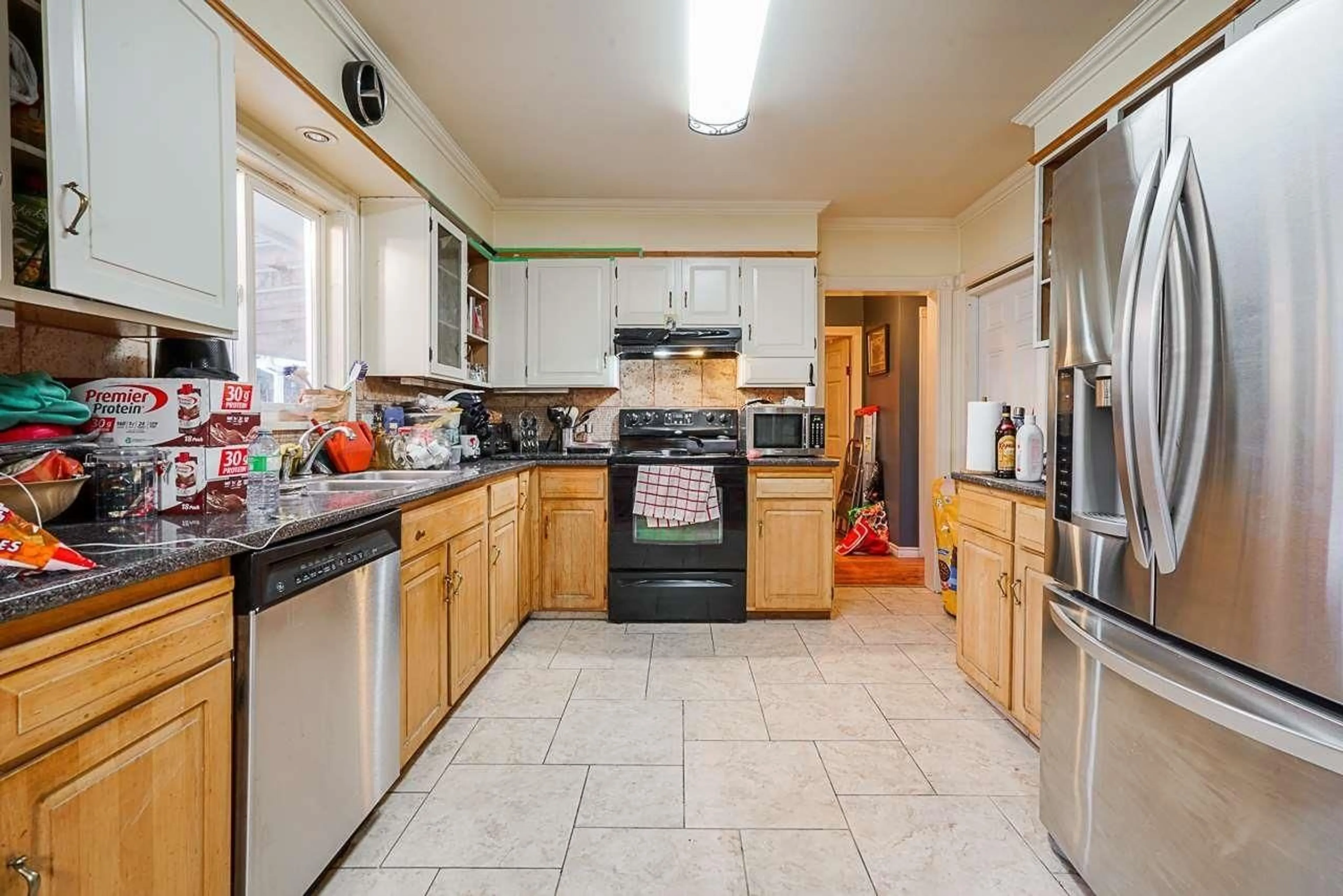Standard kitchen, ceramic/tile floor for 11372 SURREY ROAD, Surrey British Columbia V3R5T3