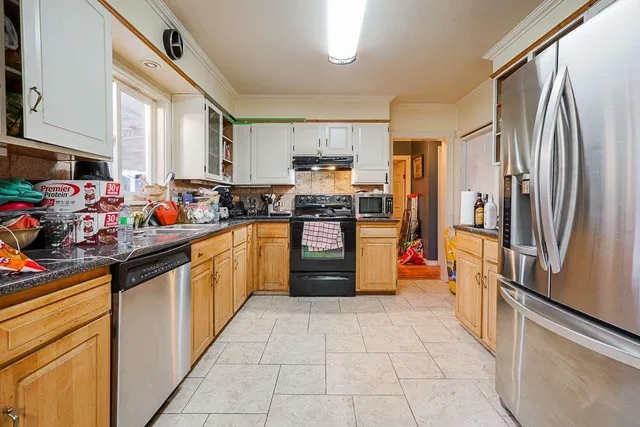 11372 SURREY ROAD, Surrey 5