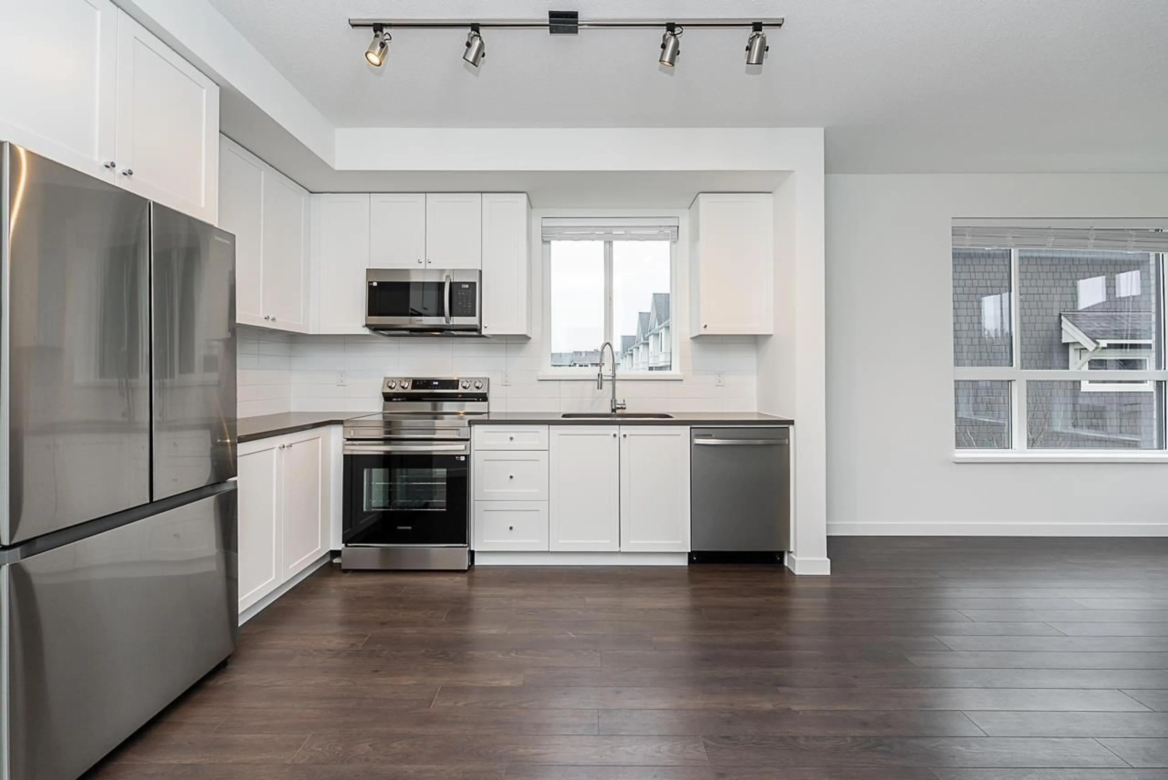 Open concept kitchen, wood/laminate floor for 214 - 15738 85 AVENUE, Surrey British Columbia V4N6Y1