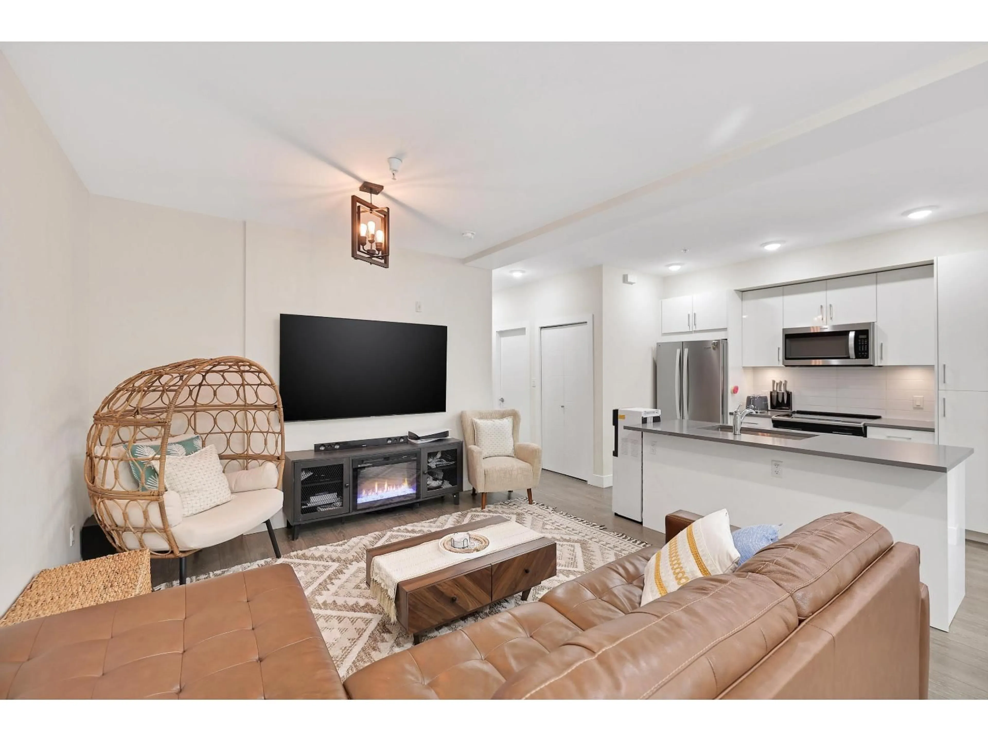 Living room with furniture, unknown for 116 - 15351 101 AVENUE, Surrey British Columbia V3R0G2
