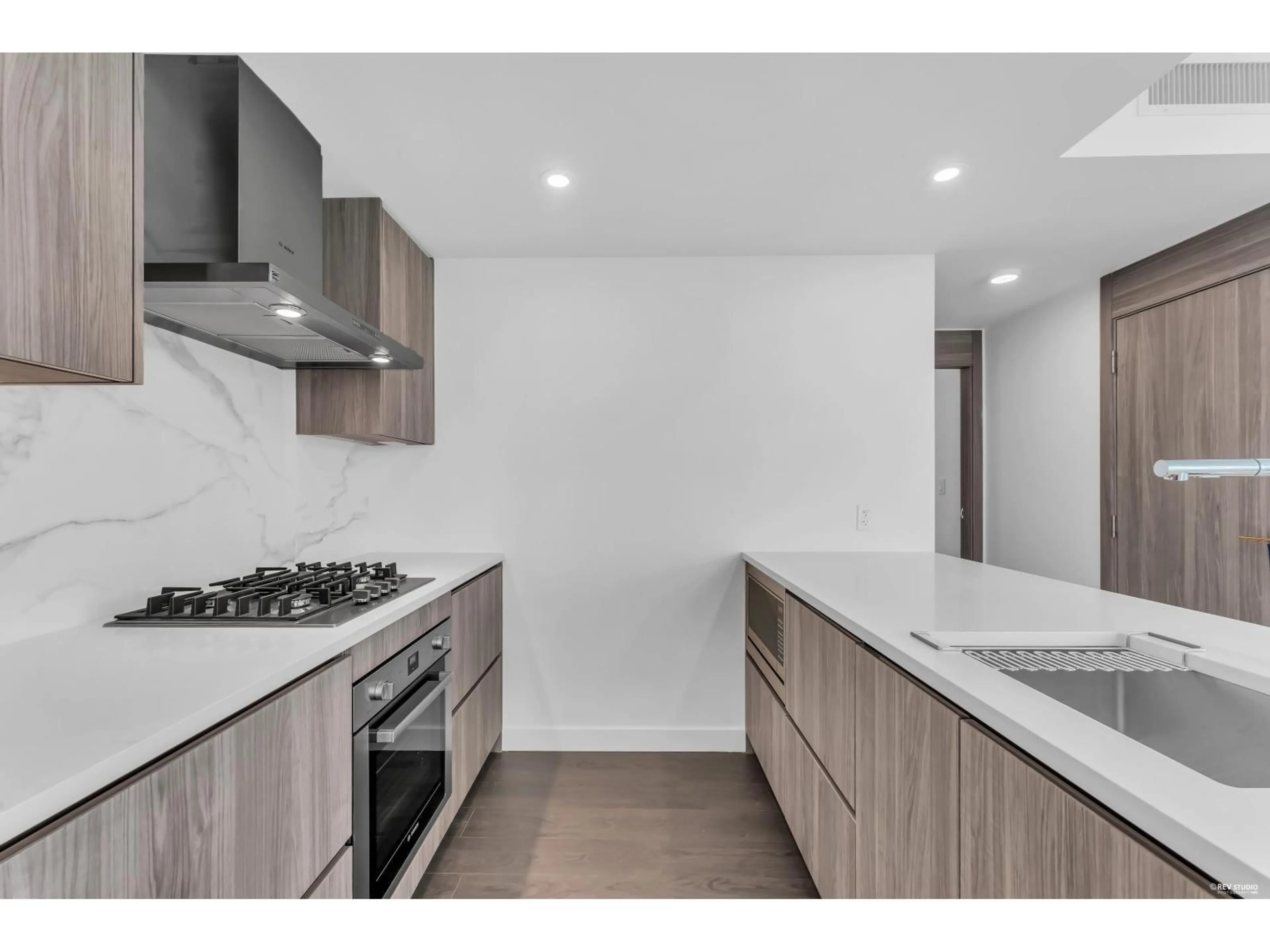 Standard kitchen, unknown for 1307 - 13768 100 AVENUE, Surrey British Columbia V3T0V2