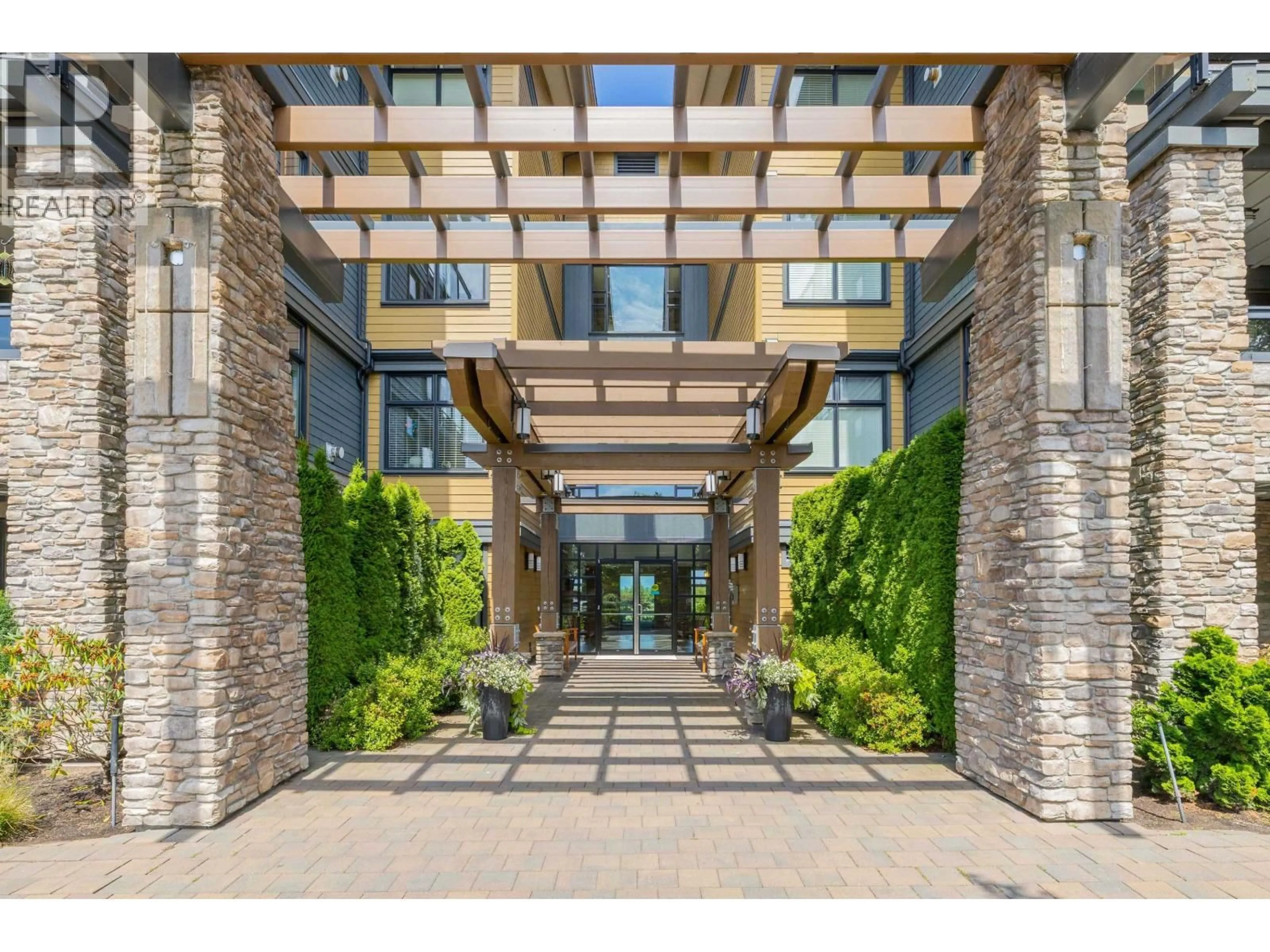 Indoor foyer for 301 - 5099 SPRINGS BOULEVARD, Delta British Columbia V4M0A2