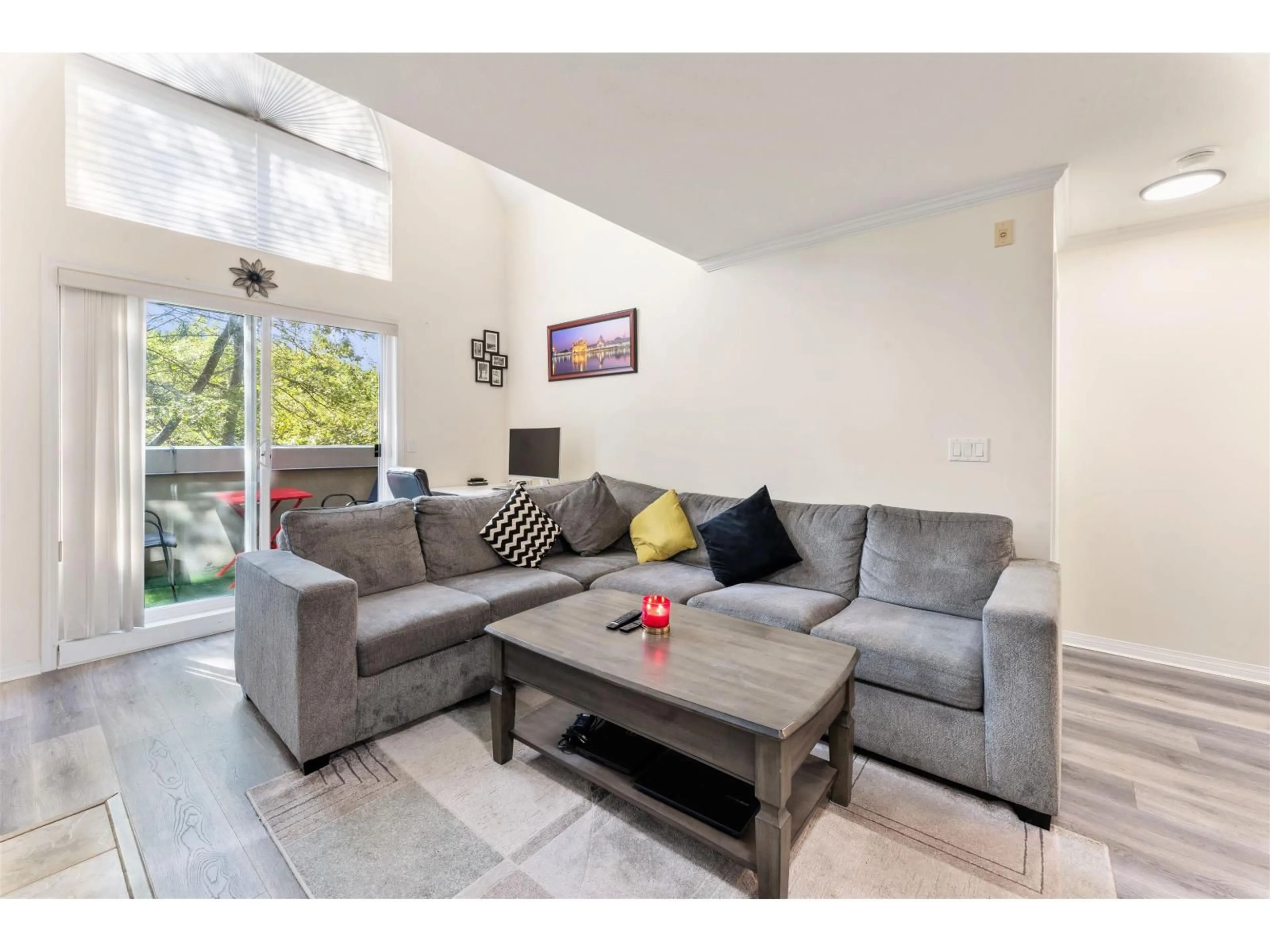 Living room with furniture, unknown for 406 - 12155 75A AVENUE, Surrey British Columbia V3W1B9