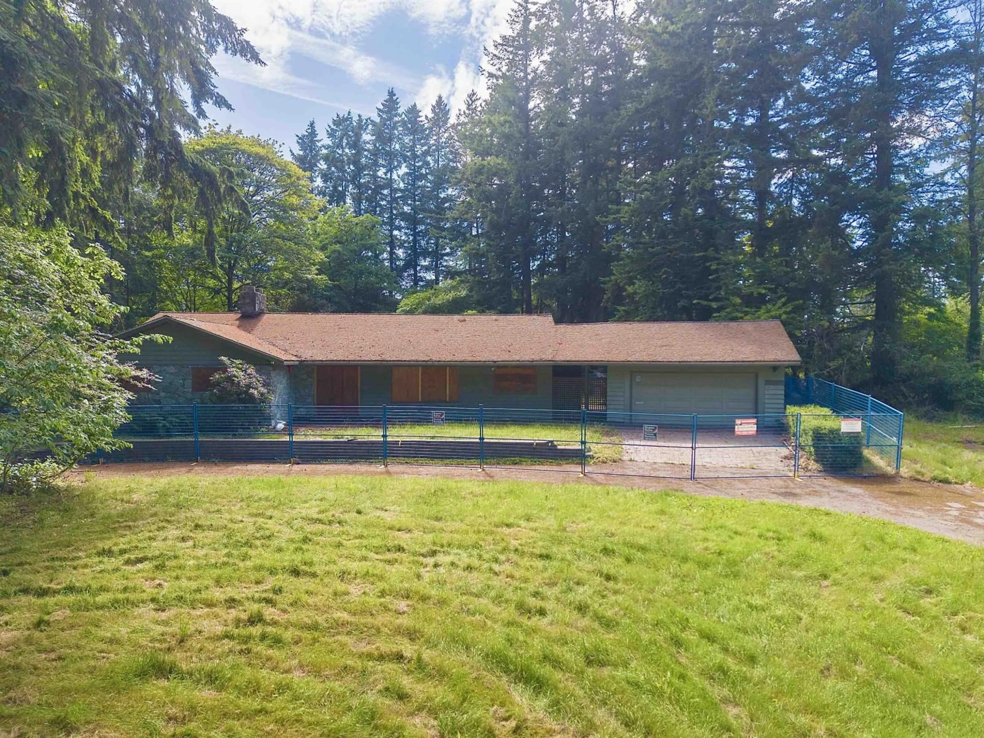 A pic from outside/outdoor area/front of a property/back of a property/a pic from drone, unknown for 2451 141 STREET, Surrey British Columbia V4P2E5