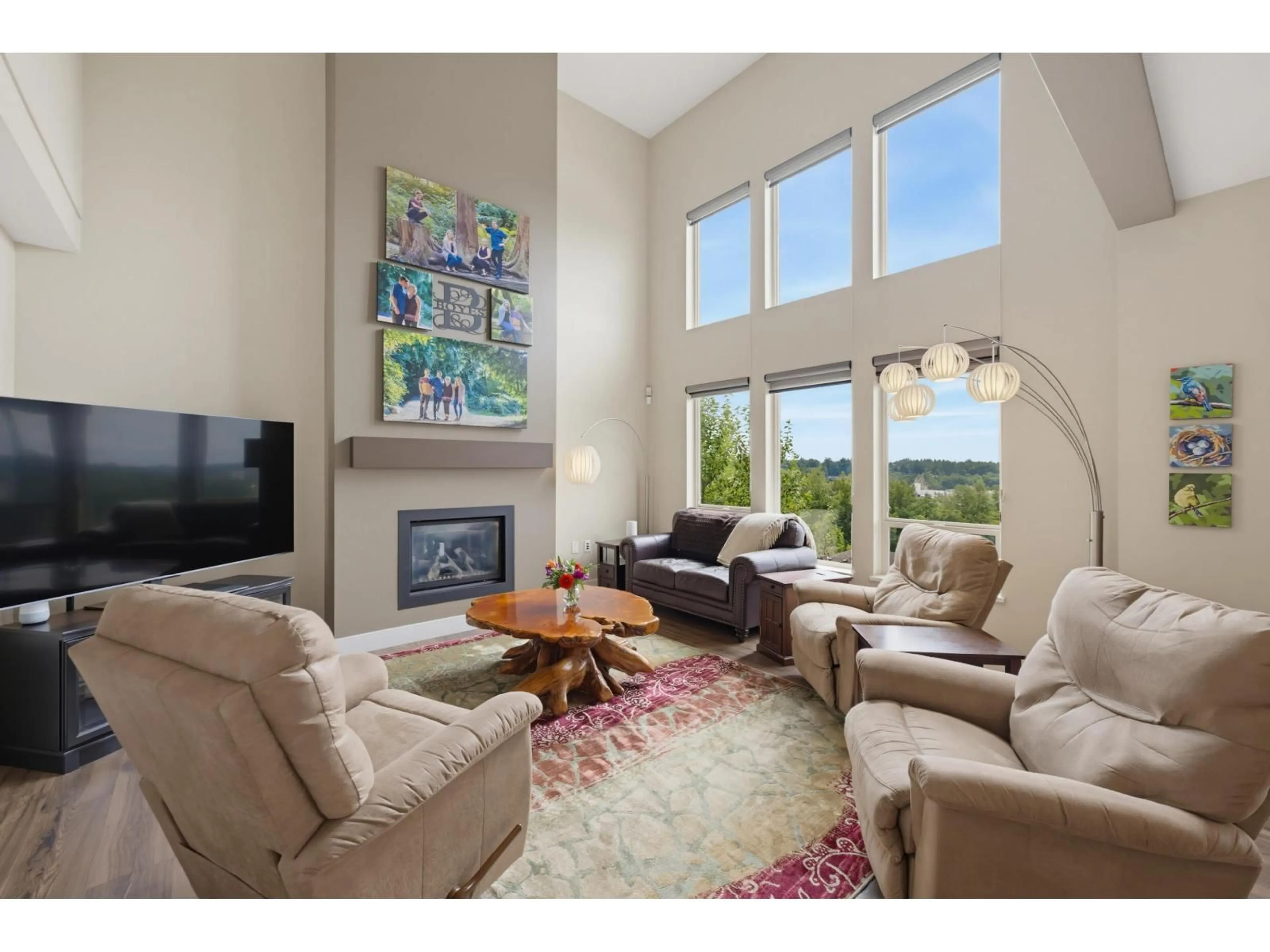 Living room with furniture, unknown for 3167 LUKIV TERRACE, Abbotsford British Columbia V2S0E5