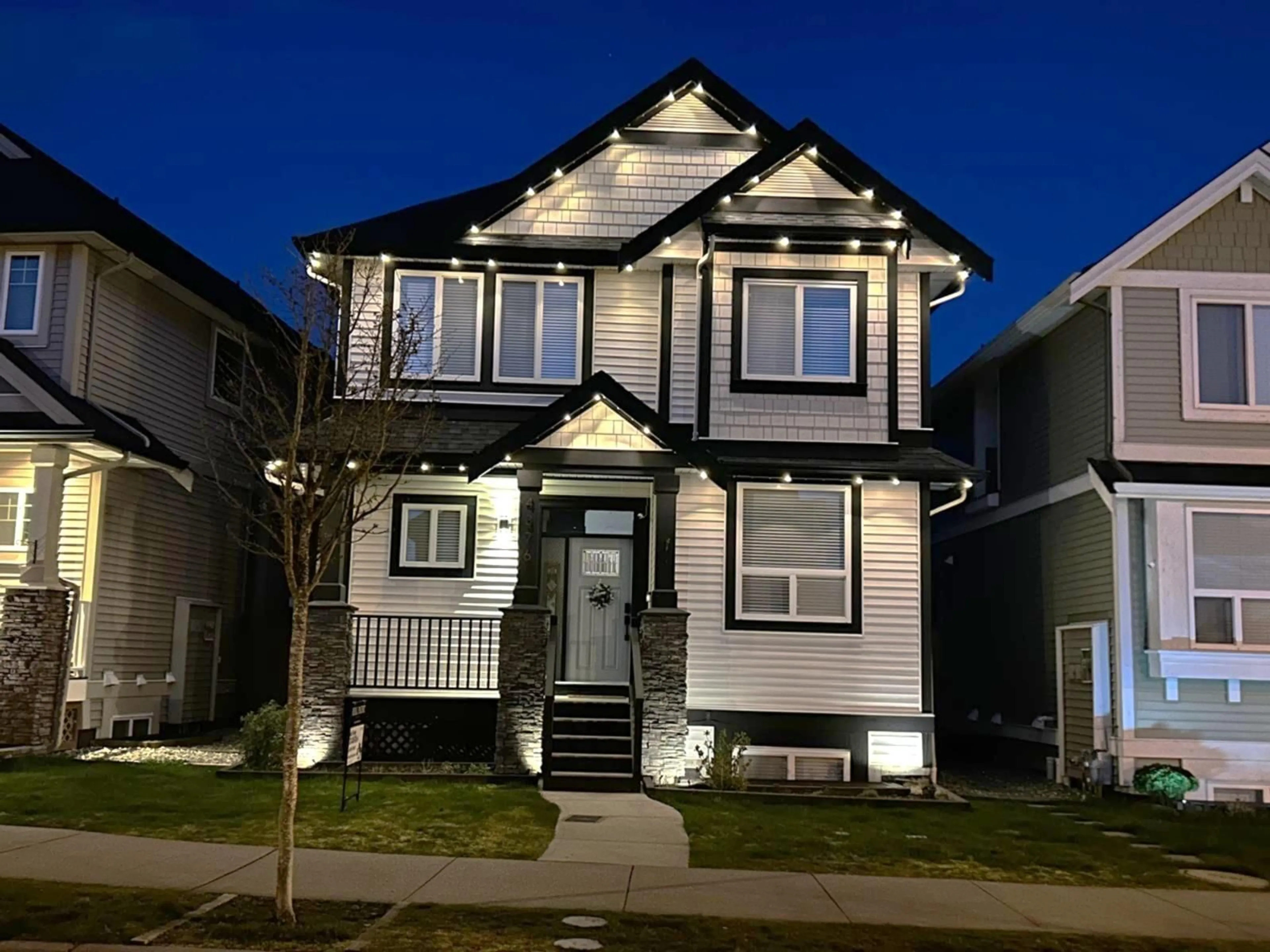 Home with vinyl exterior material, street for 4376 STEPHEN LEACOCK DRIVE, Abbotsford British Columbia V3G0G1