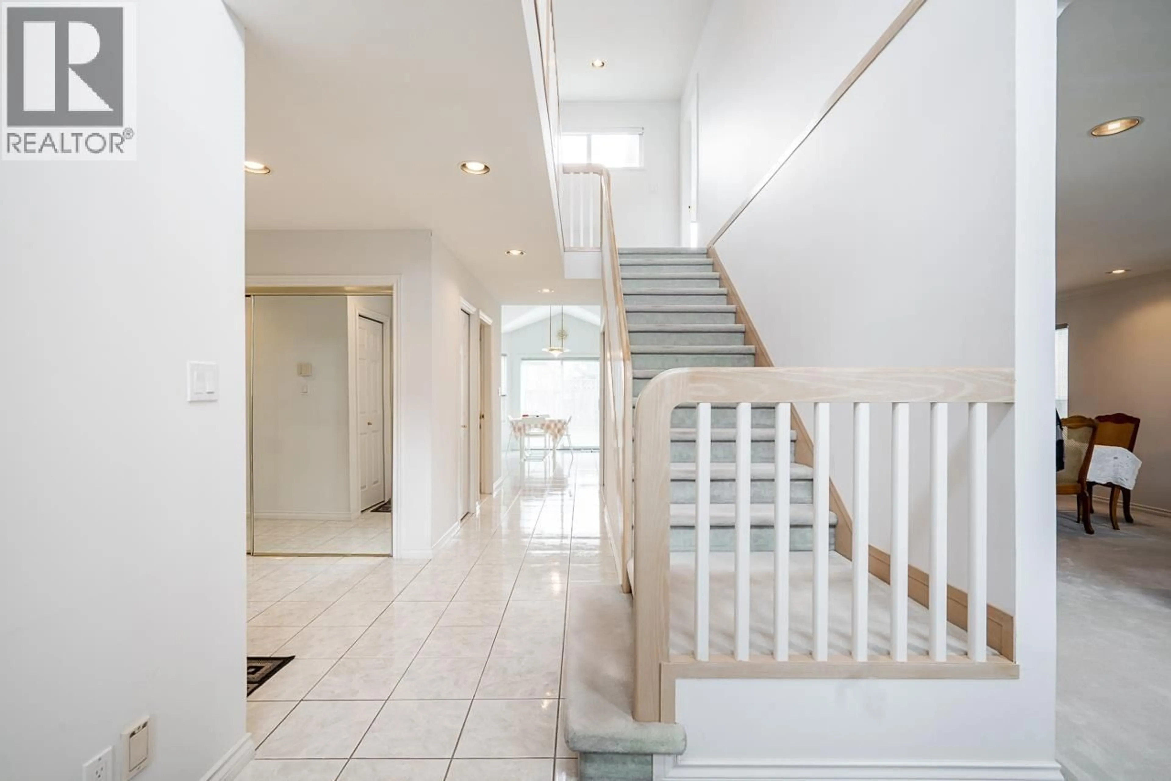 Indoor foyer for 2228 MCLEOD AVENUE, Richmond British Columbia V6X3S9