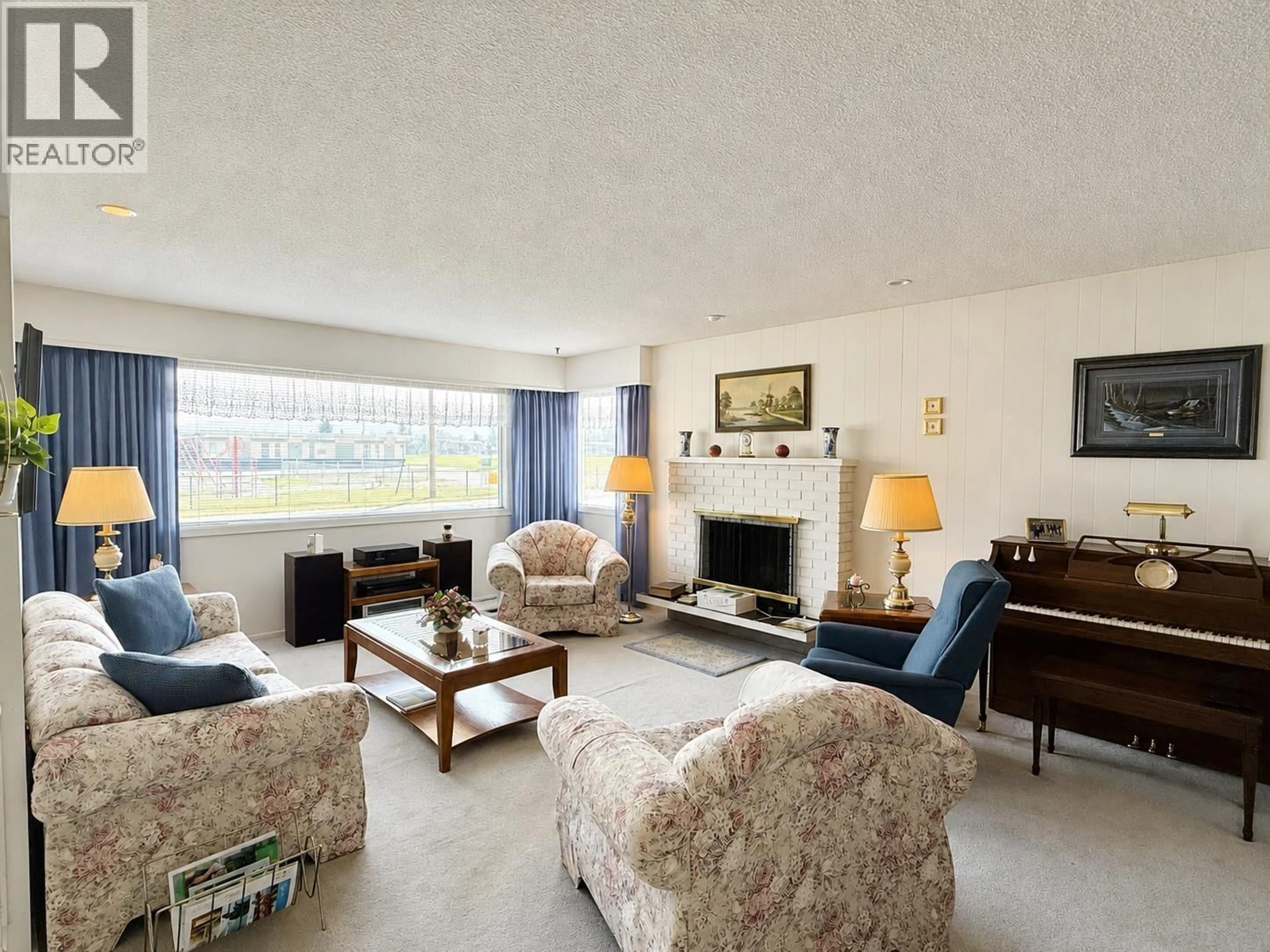 Living room with furniture, unknown for 192 PATTERSON STREET, Prince George British Columbia V2M3M6