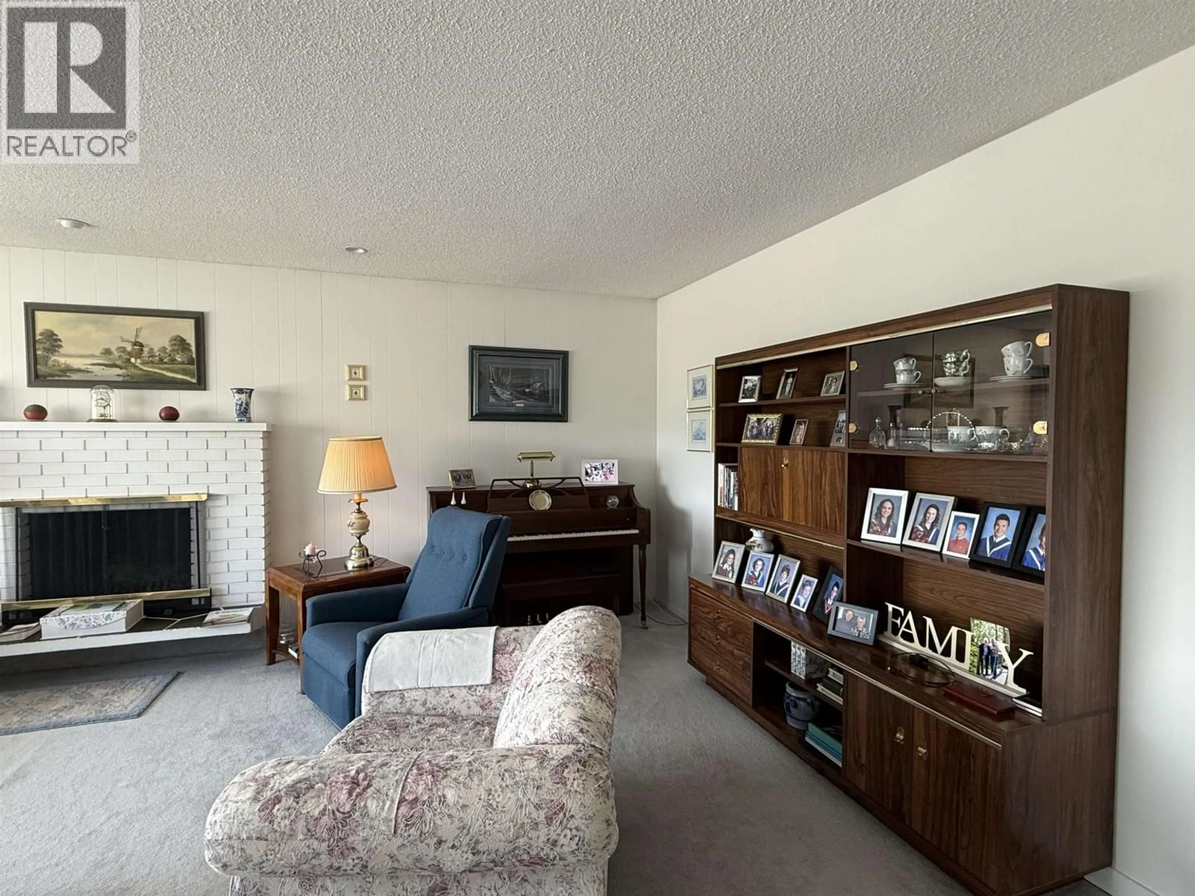 Living room with furniture, unknown for 192 PATTERSON STREET, Prince George British Columbia V2M3M6