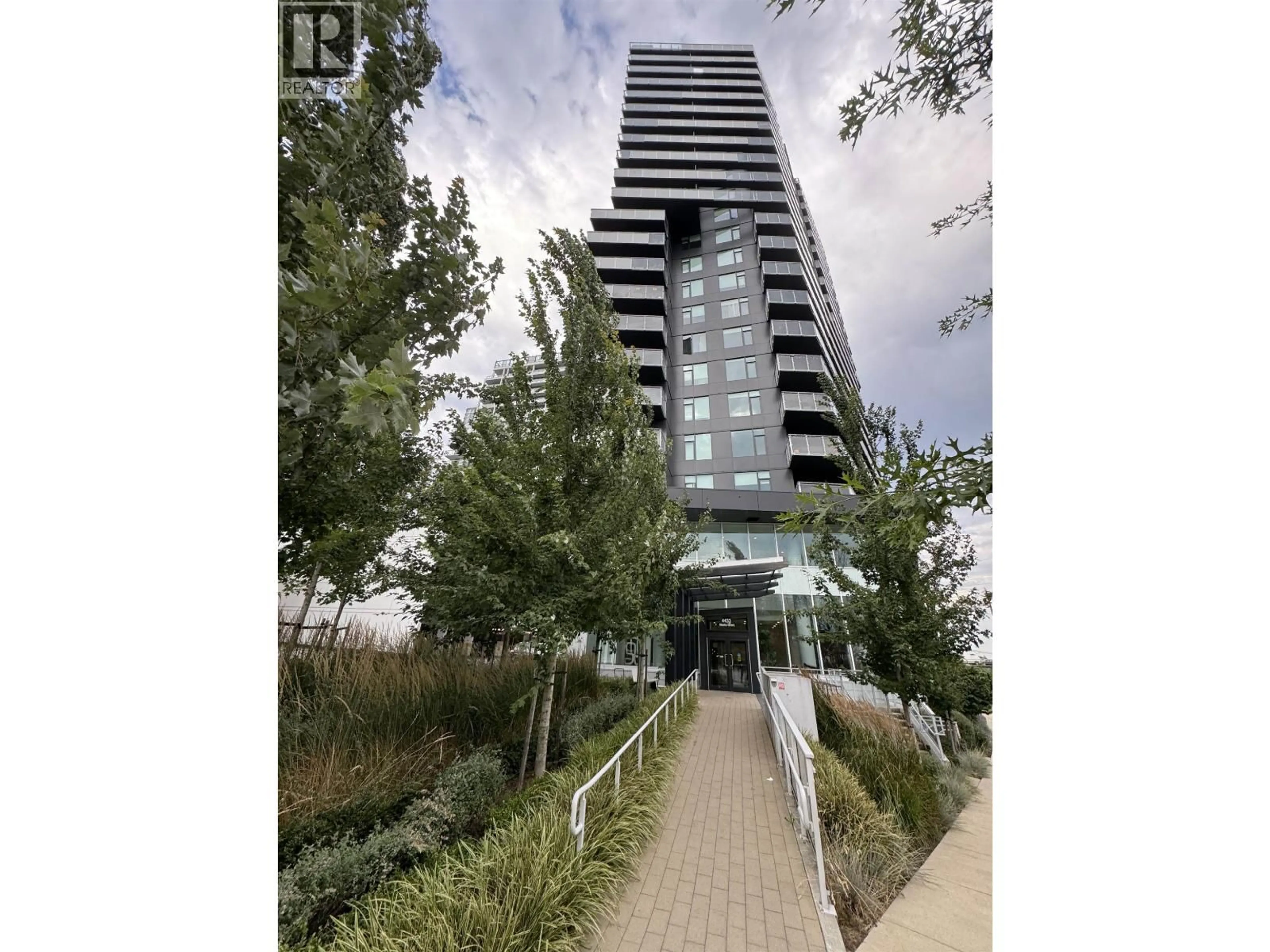 Indoor foyer for 103 - 4433 ALASKA STREET, Burnaby British Columbia V5C5T3