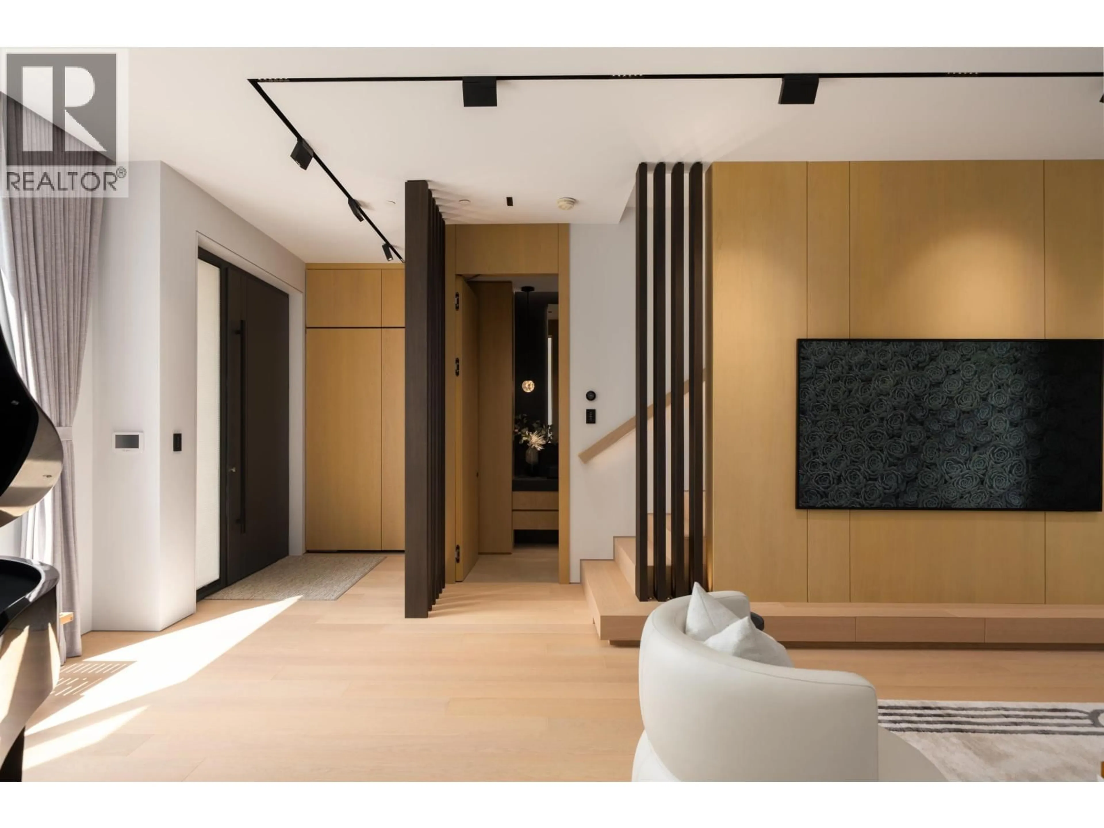 Indoor foyer for 1 - 3349 27TH AVENUE, Vancouver British Columbia V6S1P5