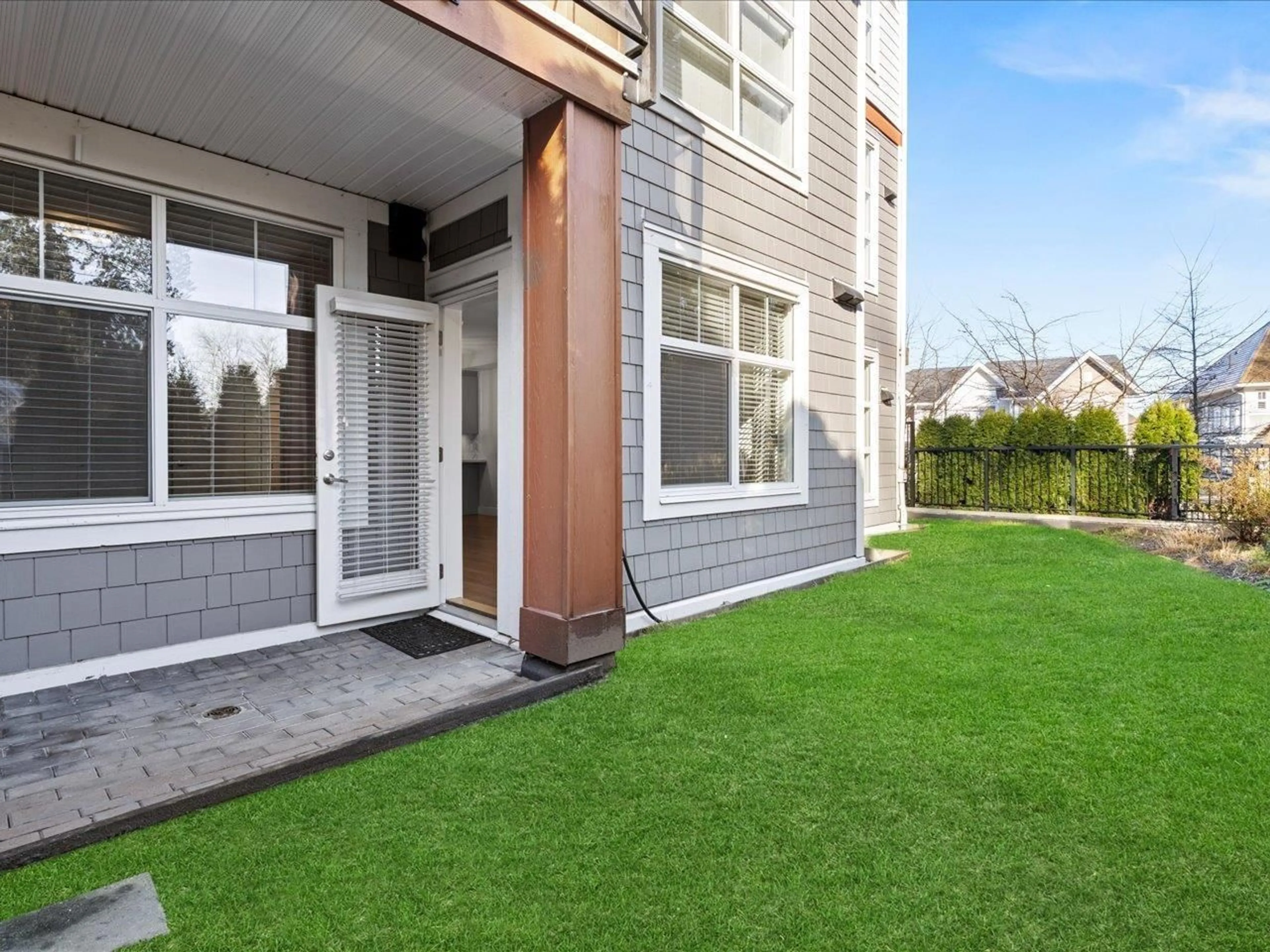 Unknown for 101 - 14605 MCDOUGALL DRIVE, Surrey British Columbia V4P0G7