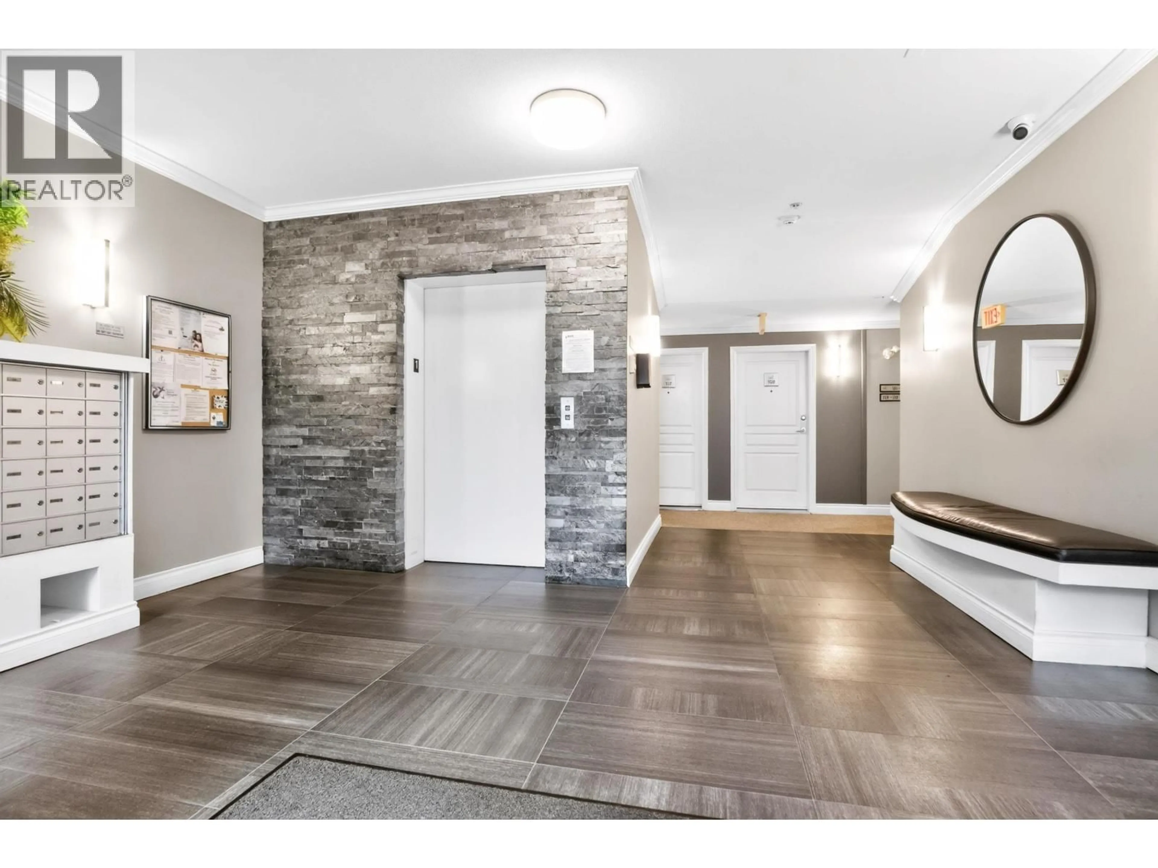 Indoor entryway for 417 - 2929 4TH AVENUE, Vancouver British Columbia V6K4T3