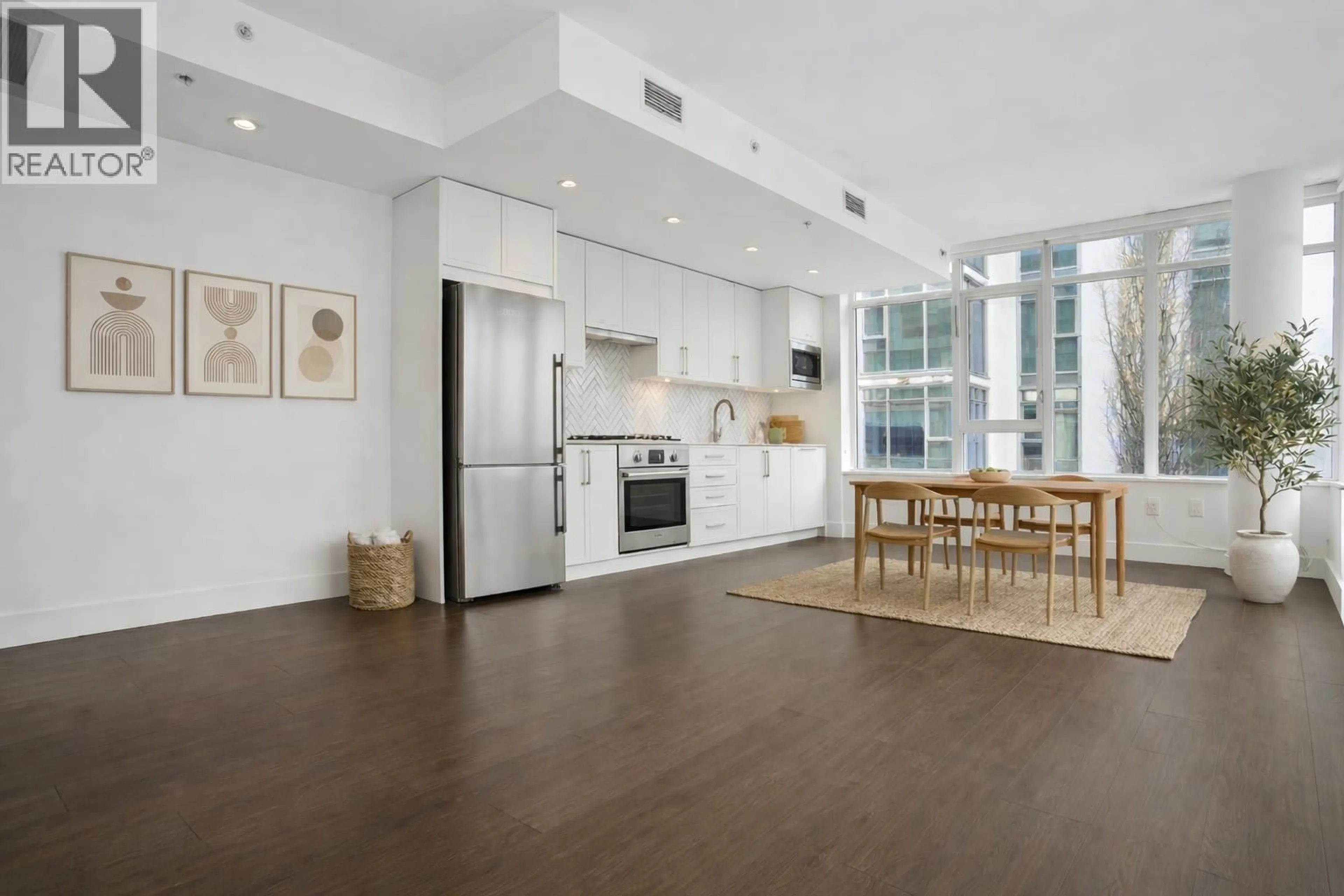 Open concept kitchen, unknown for 302 - 2455 KINGSWAY, Vancouver British Columbia V5R5G8