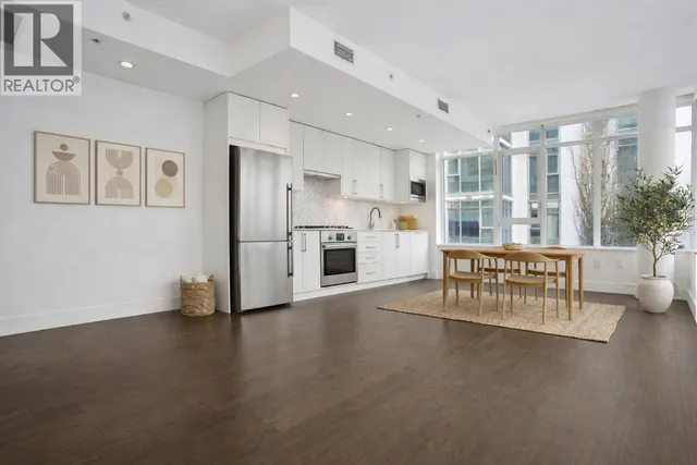 302 - 2455 KINGSWAY, Vancouver 2