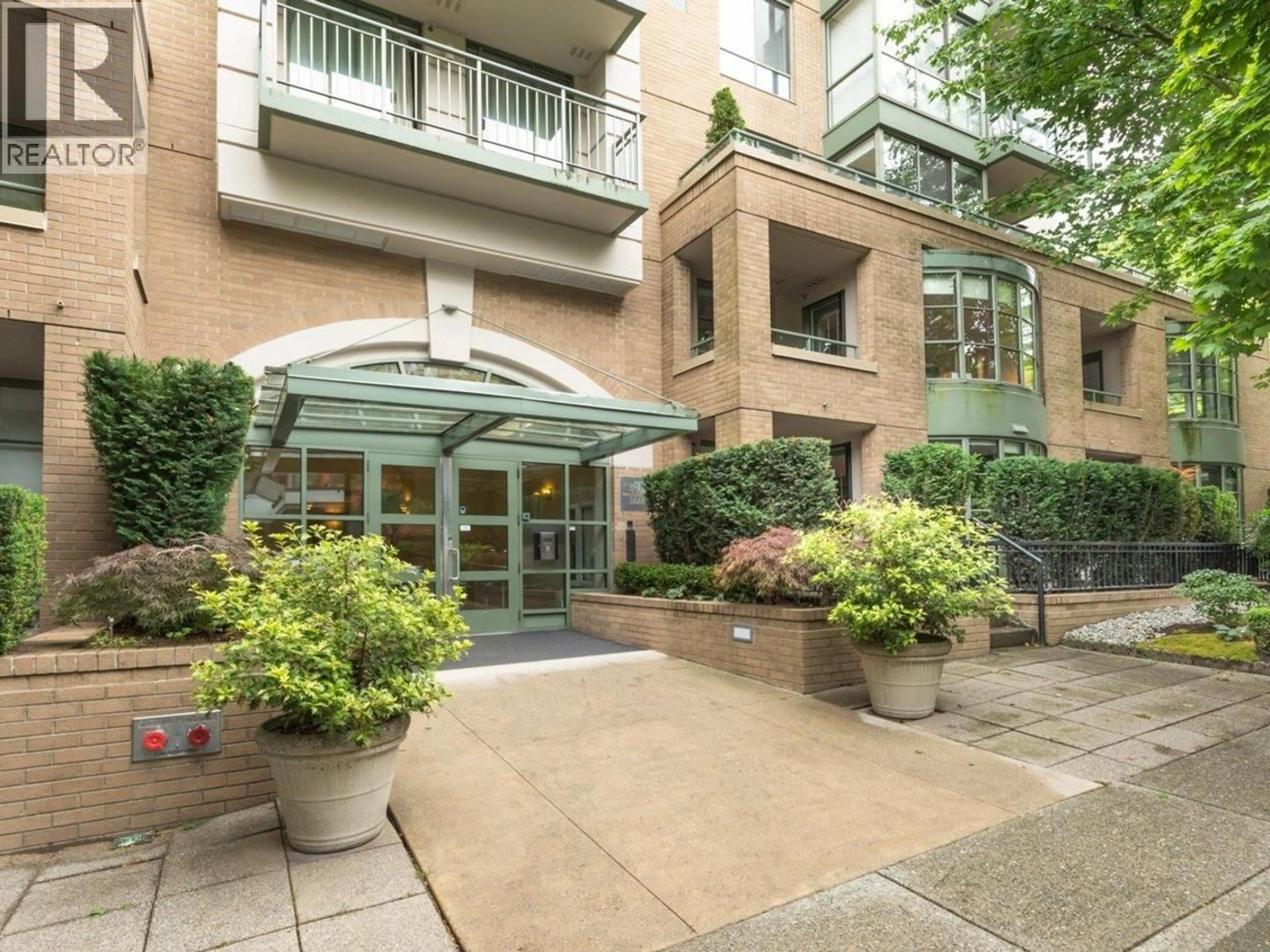 Indoor foyer for 701 - 2288 PINE STREET, Vancouver British Columbia V6J5G4