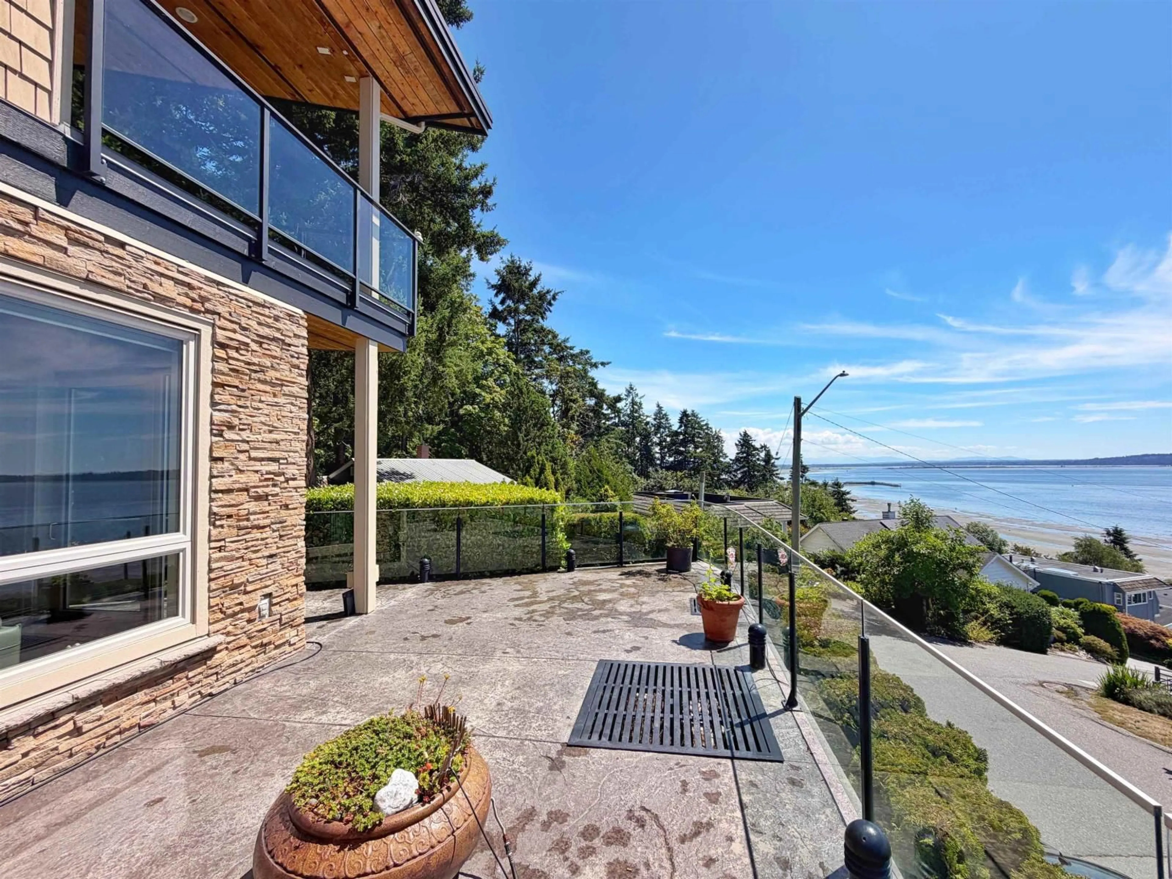 Patio, water/lake/river/ocean view for 14533 MAGDALEN AVENUE, White Rock British Columbia V4B2X5