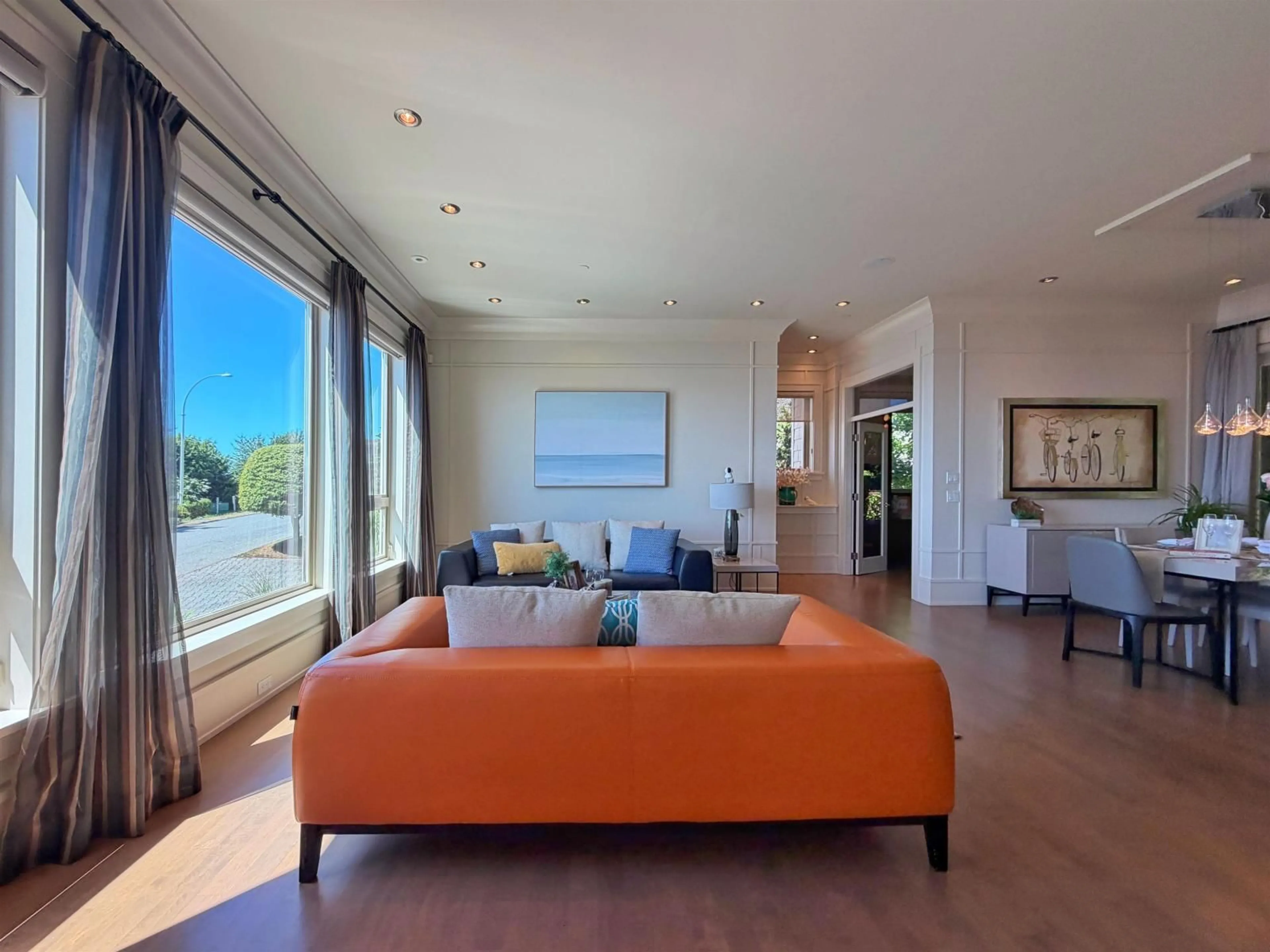 Living room with furniture, unknown for 14533 MAGDALEN AVENUE, White Rock British Columbia V4B2X5