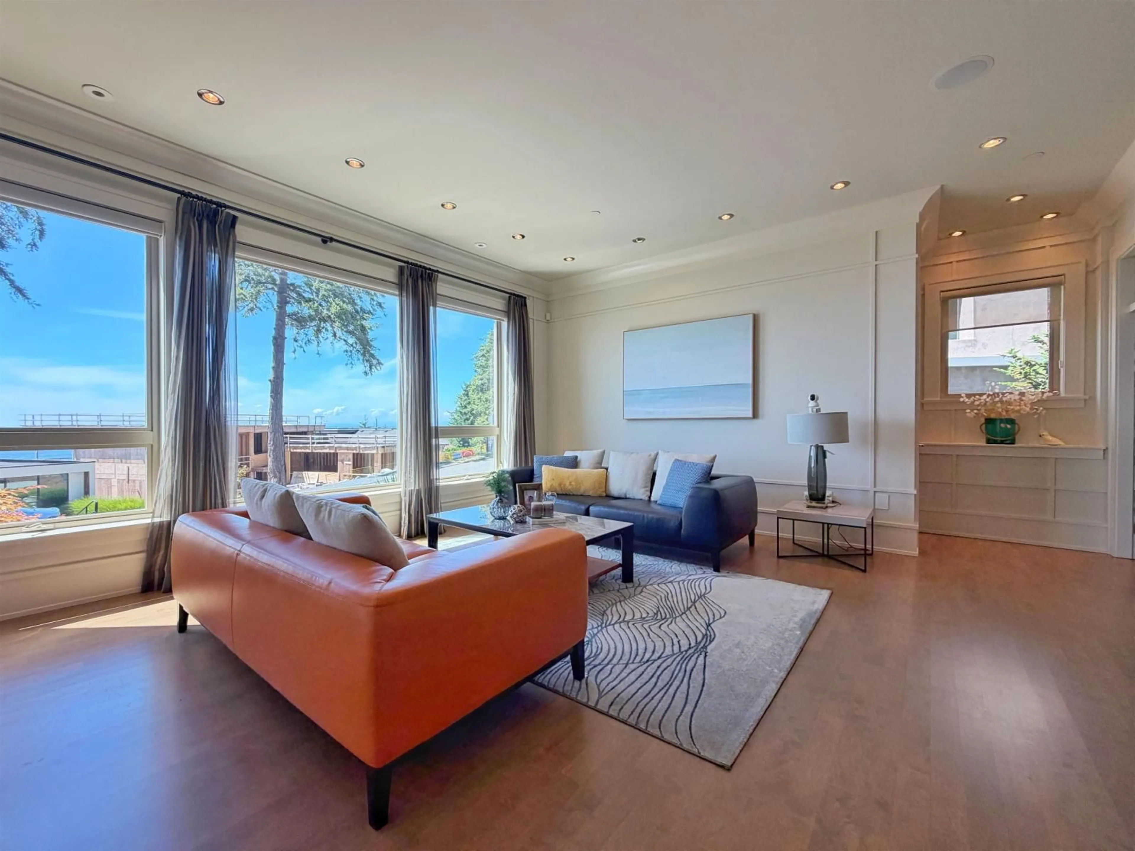 Living room with furniture, unknown for 14533 MAGDALEN AVENUE, White Rock British Columbia V4B2X5