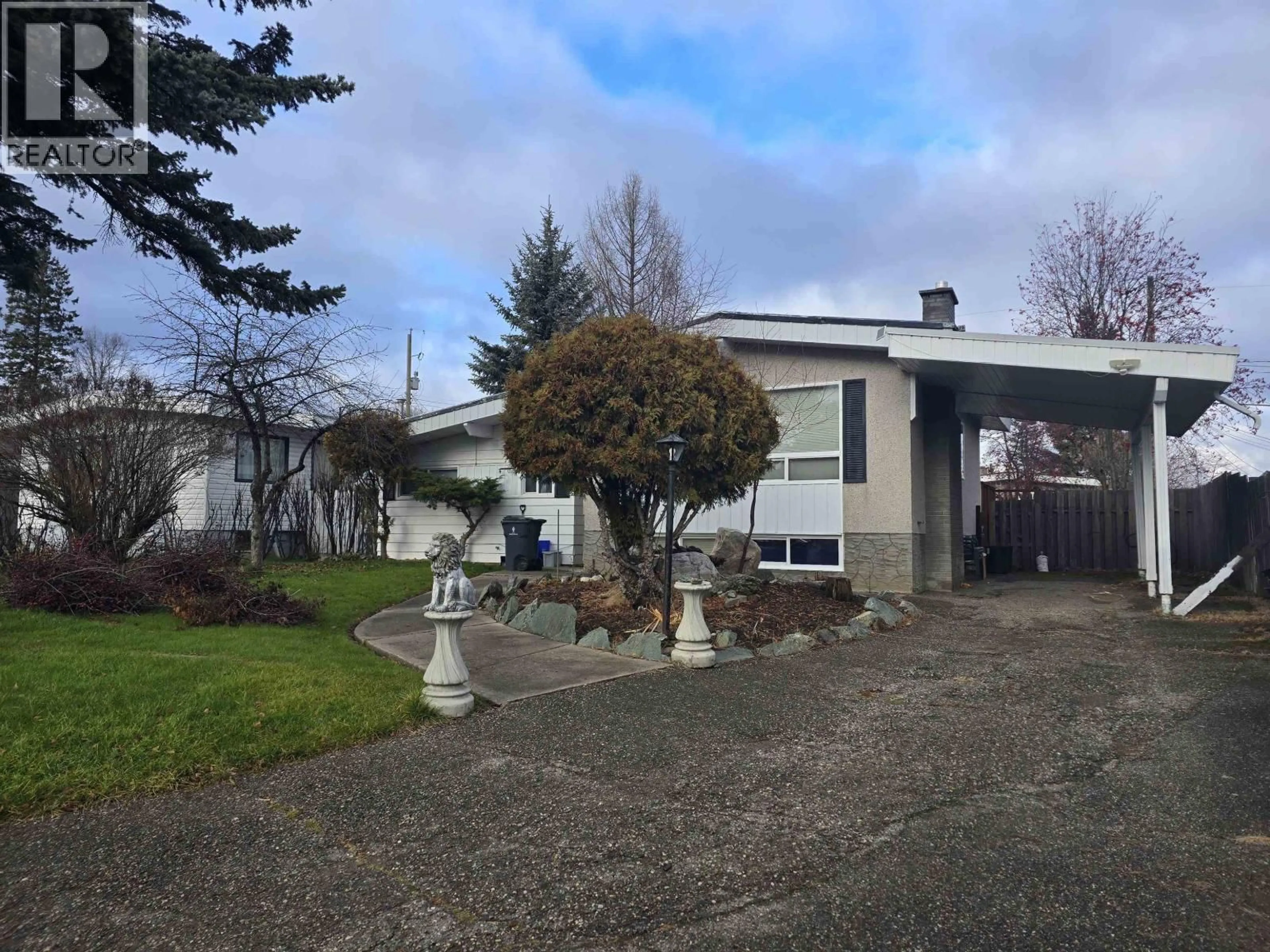 A pic from outside/outdoor area/front of a property/back of a property/a pic from drone, street for 2790 FAIRVIEW CRESCENT, Prince George British Columbia V2N1G8