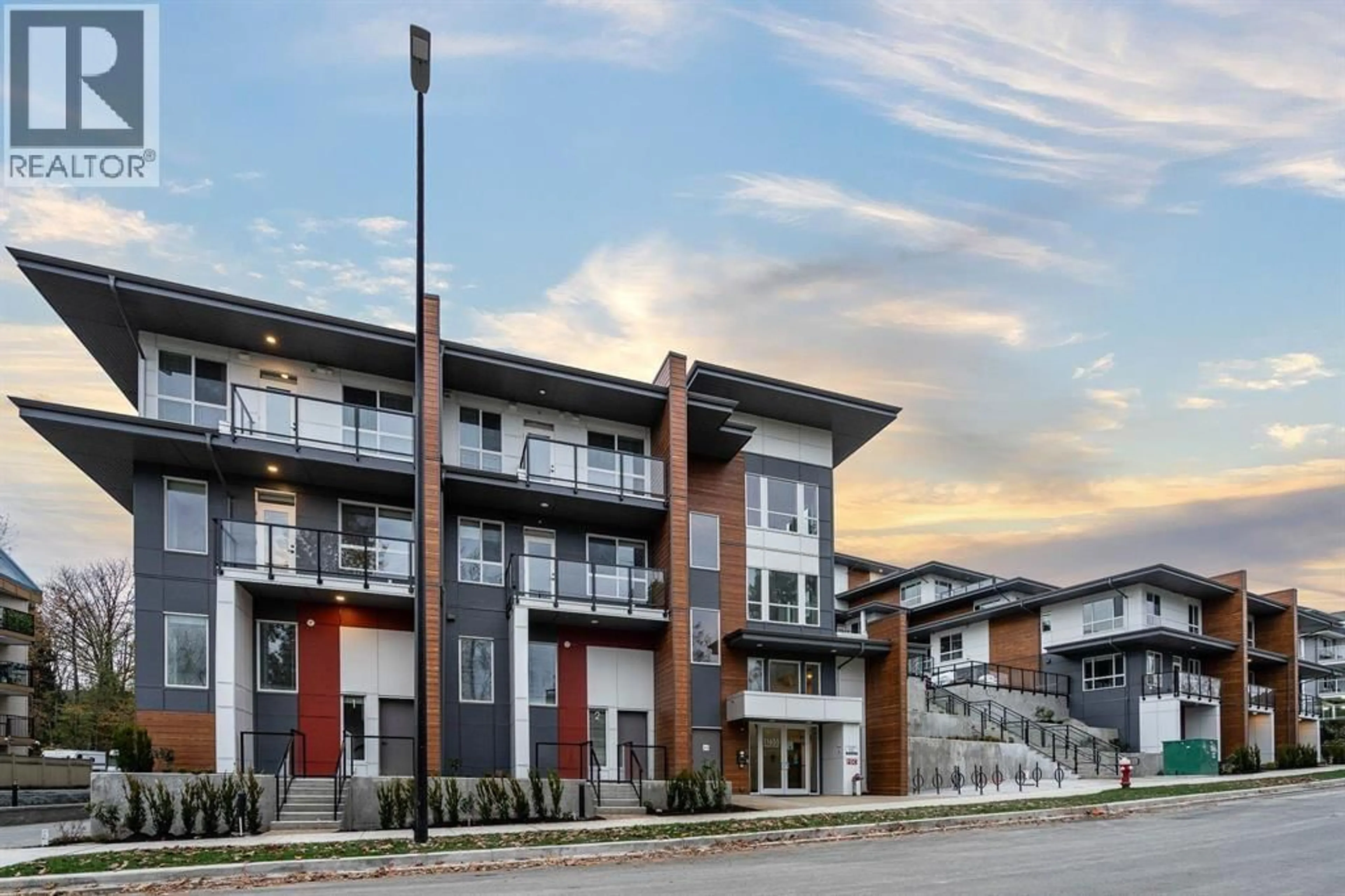 Patio, building for 113 - 11655 FRASER STREET, Maple Ridge British Columbia V2X6W9