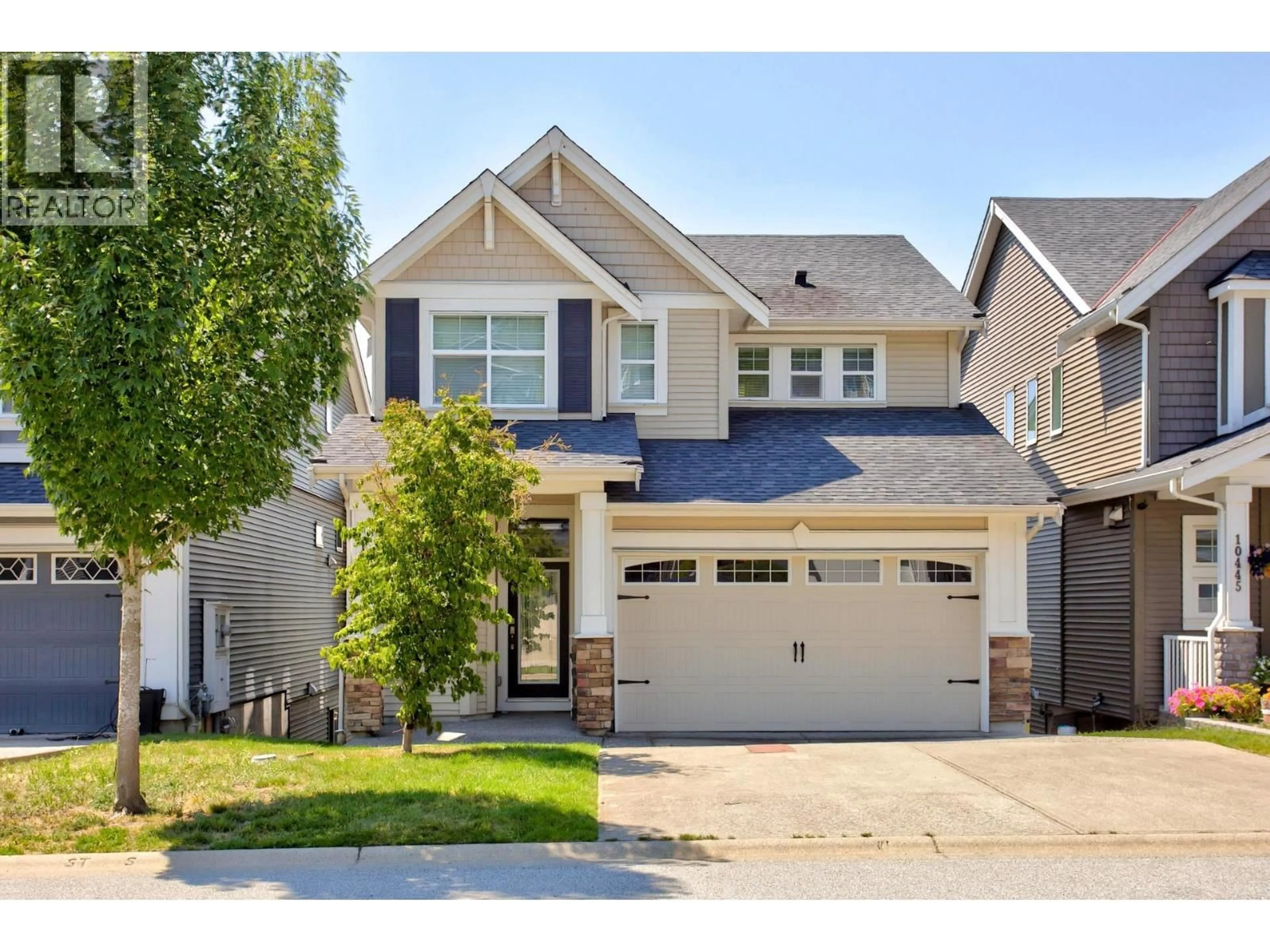 Home with vinyl exterior material, street for 10441 MCEACHERN STREET, Maple Ridge British Columbia V2W0H8