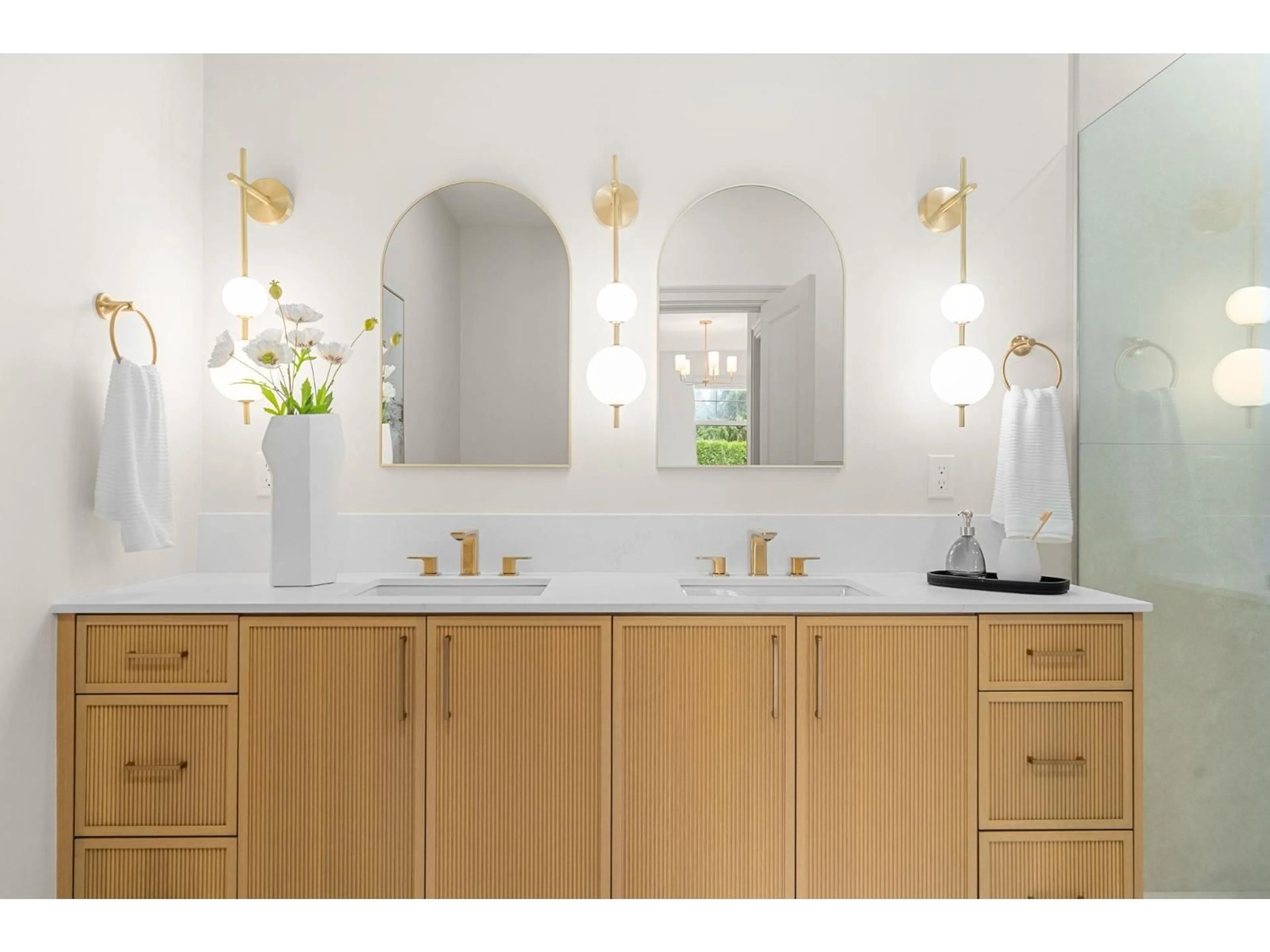 Contemporary bathroom, ceramic/tile floor for 65 - 2533 152 STREET, Surrey British Columbia V4P1N4