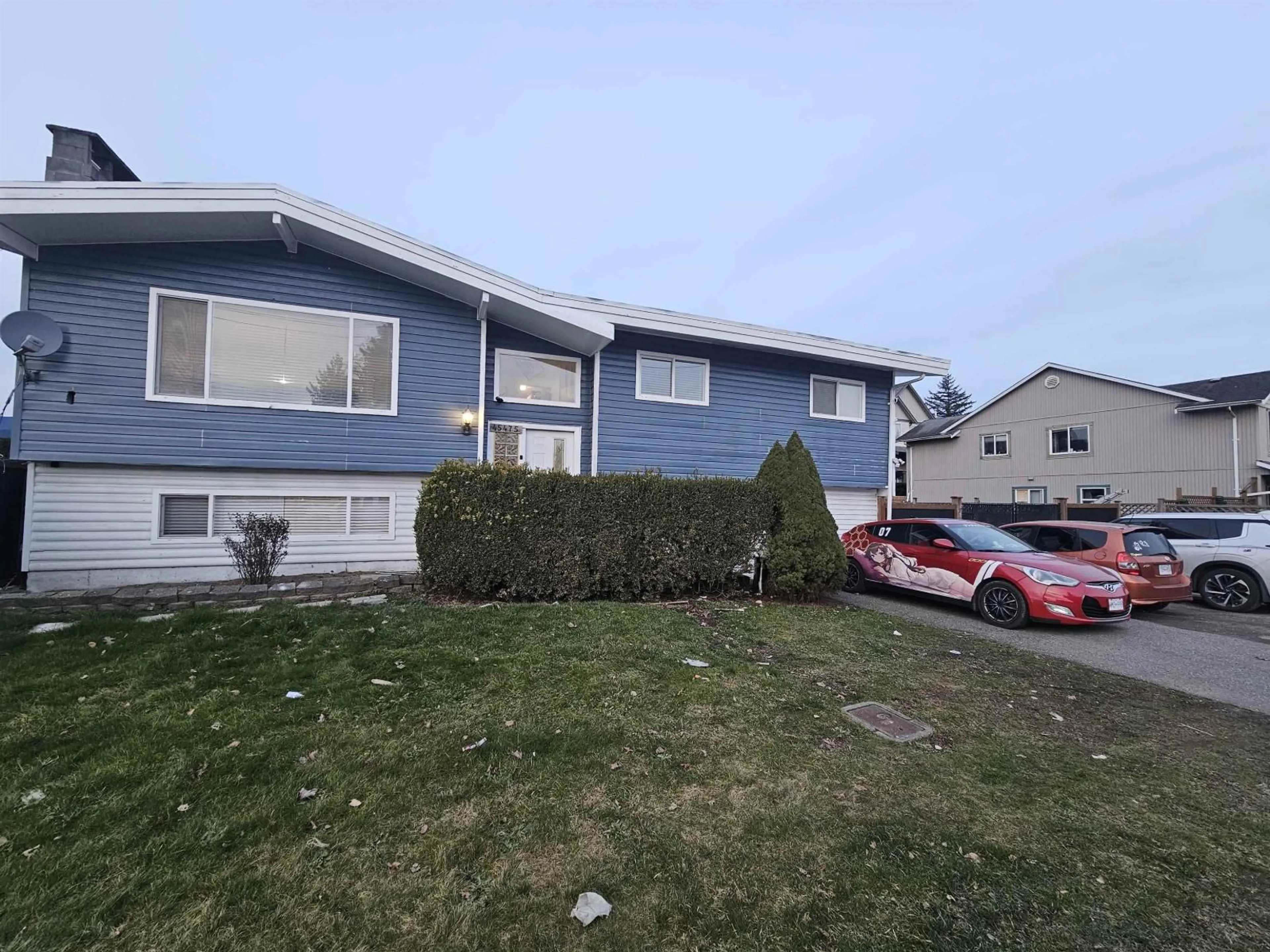 Home with vinyl exterior material, street for 45475 BERNARD AVENUE, Chilliwack British Columbia V2P1H6