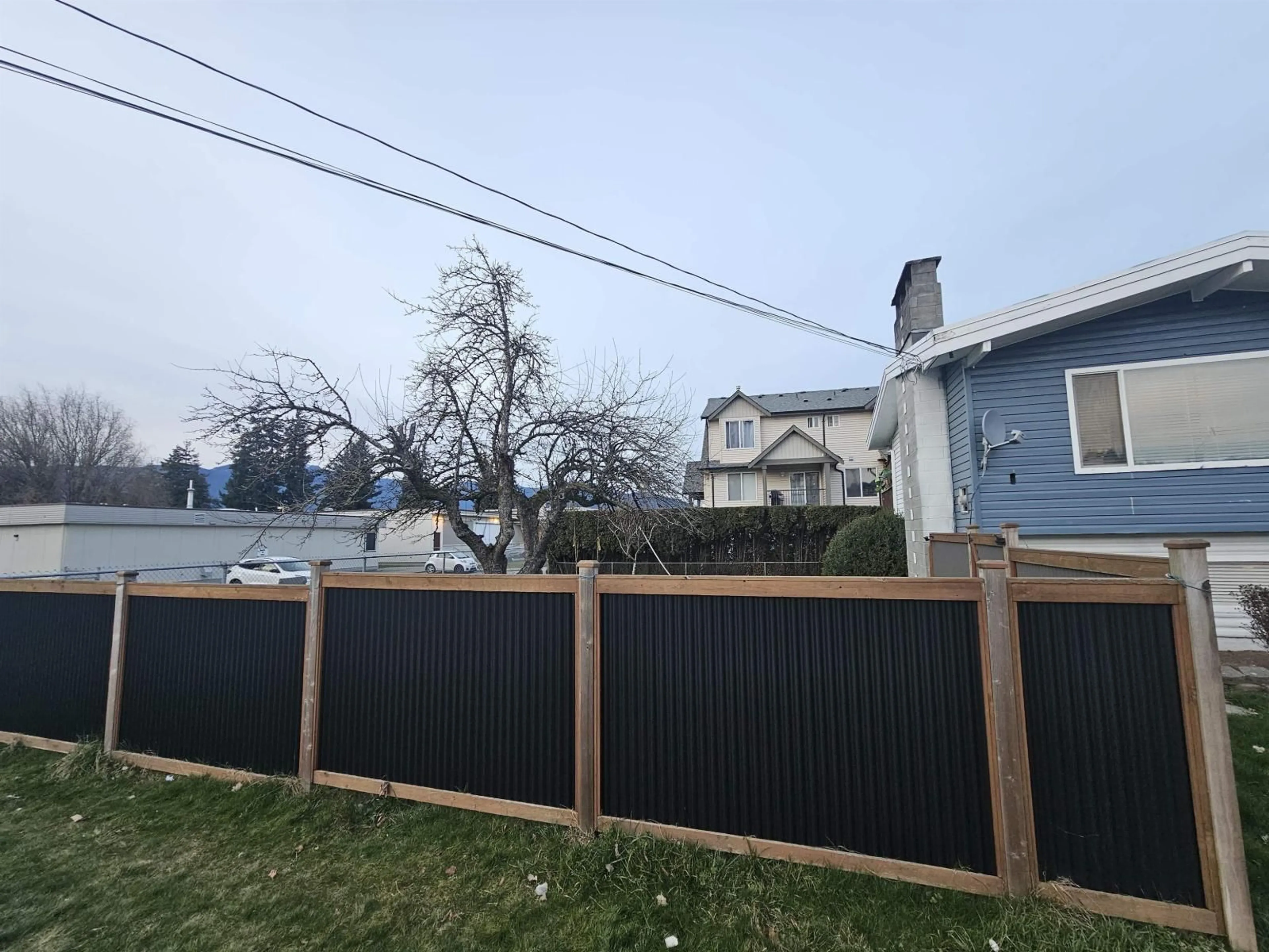 A pic from outside/outdoor area/front of a property/back of a property/a pic from drone, street for 45475 BERNARD AVENUE, Chilliwack British Columbia V2P1H6