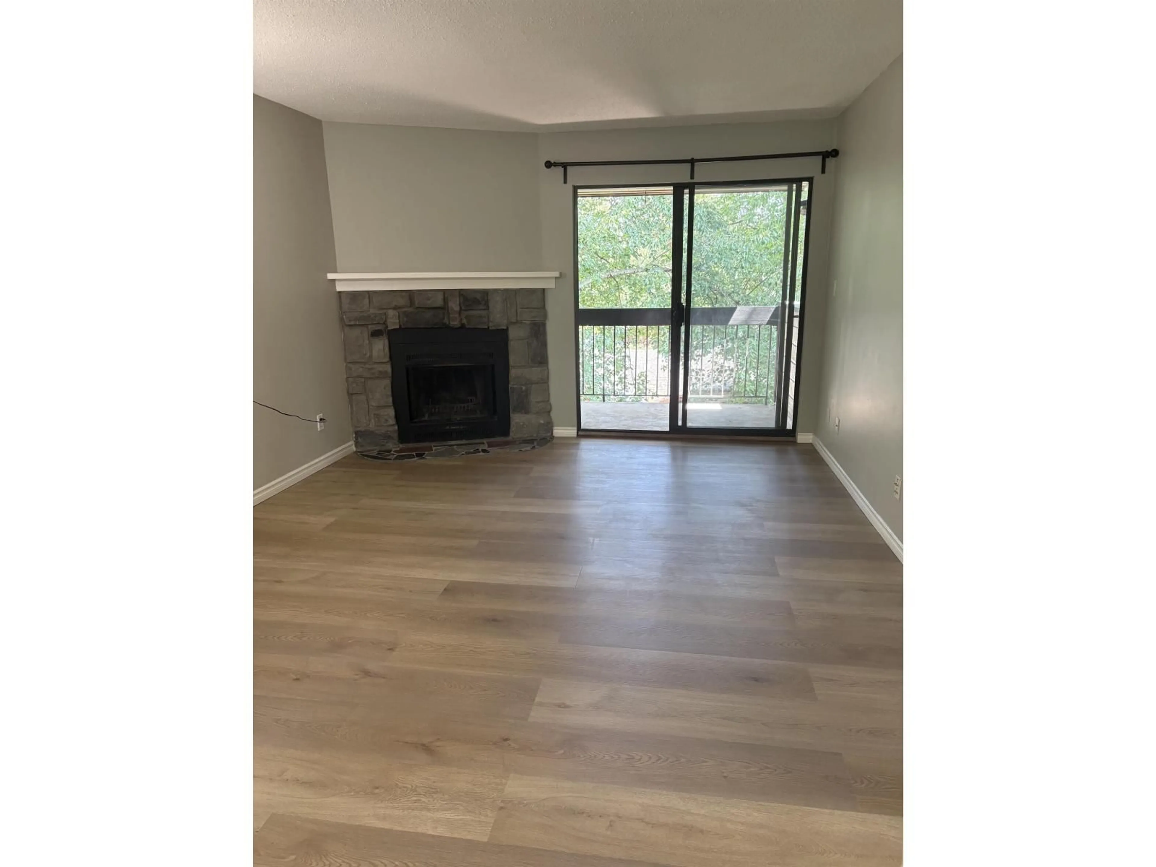 A pic of a room for 405 - 10560 154 STREET, Surrey British Columbia V3R8A3