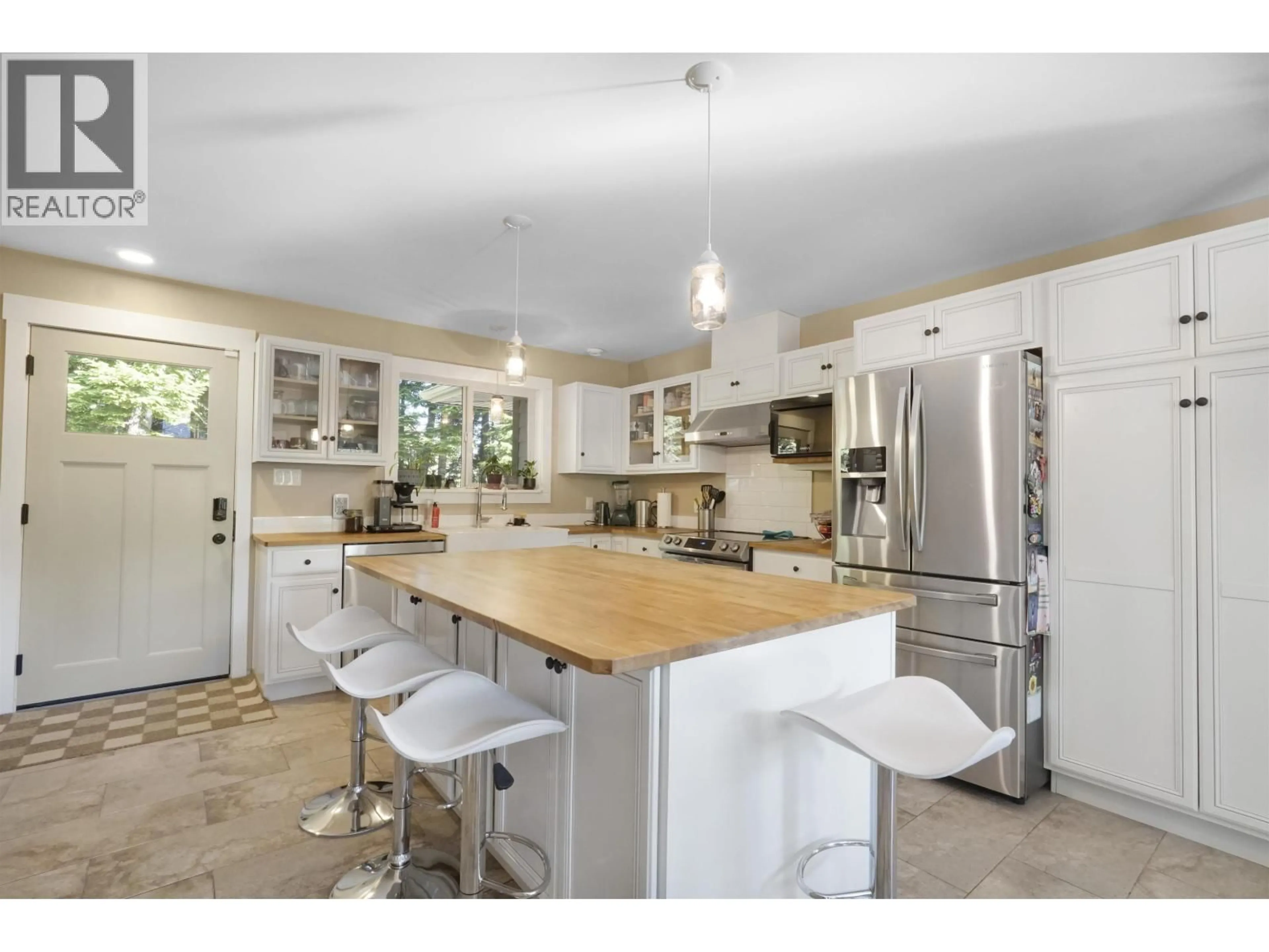 Open concept kitchen, ceramic/tile floor for 152 DEWBERRY STREET, Kitimat British Columbia V8C0A1
