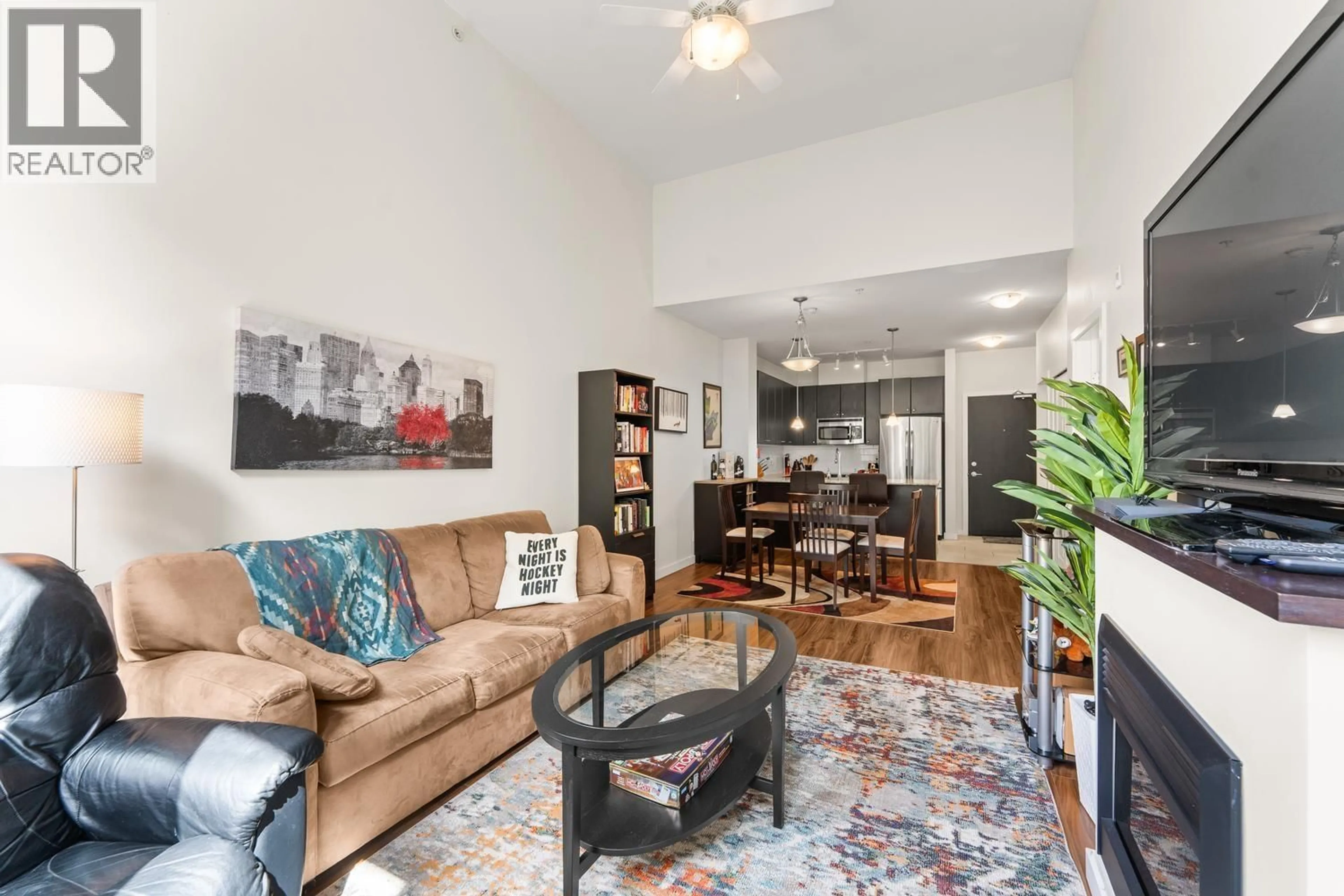 Living room with furniture, unknown for 402 - 245 ROSS DRIVE, New Westminster British Columbia V3L0C6