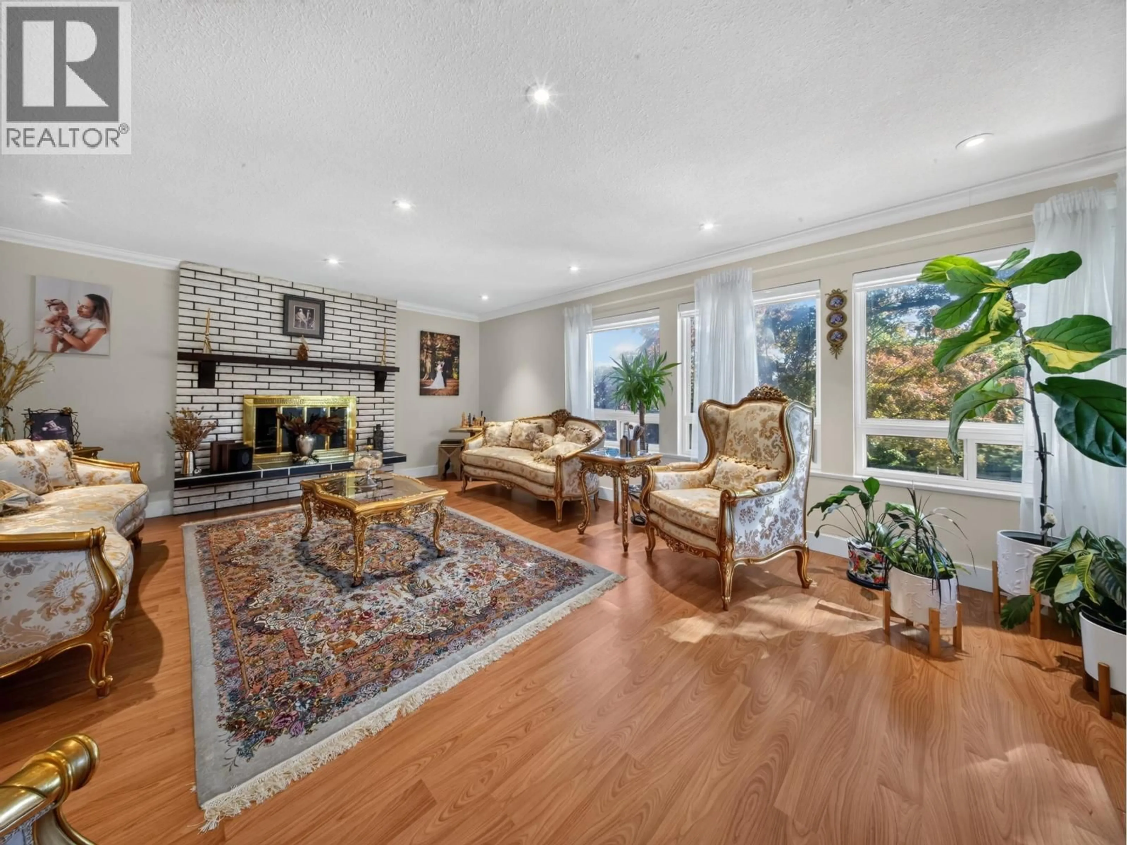 Living room with furniture, unknown for 2322 KIRKSTONE ROAD, North Vancouver British Columbia V7J3M3