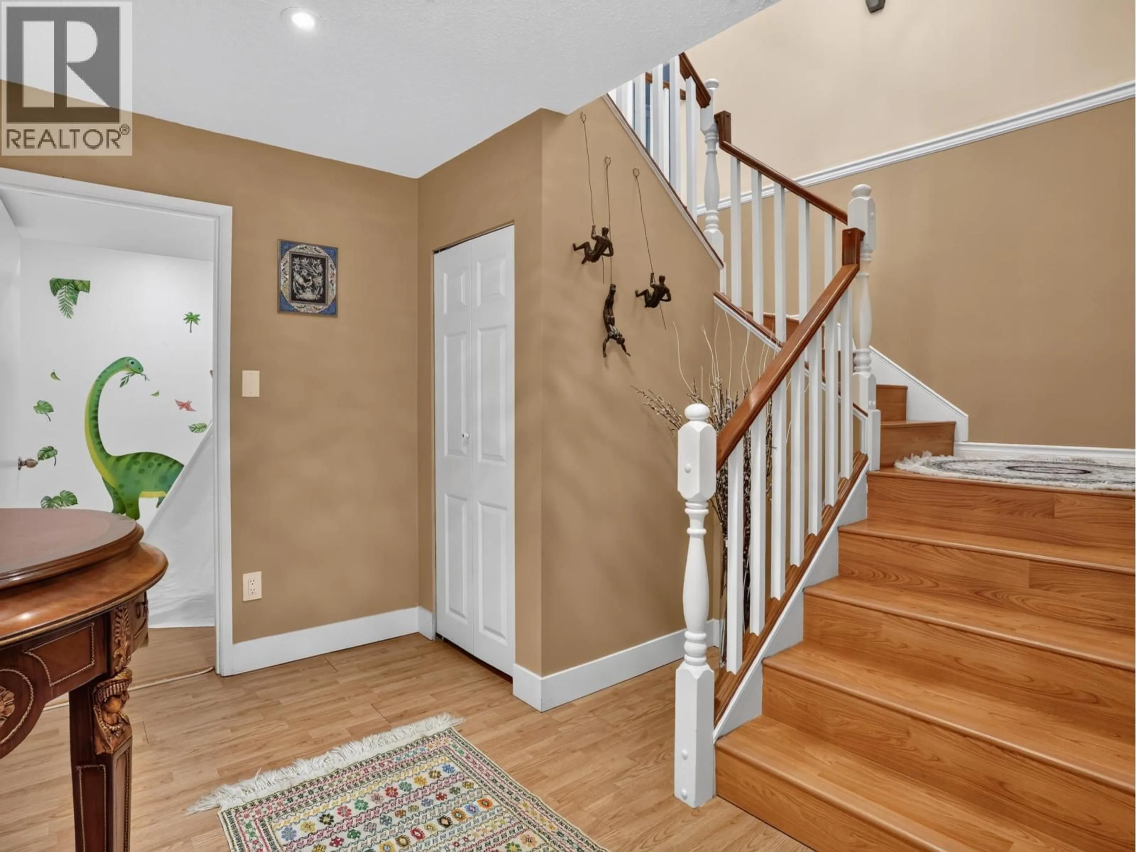 Indoor entryway for 2322 KIRKSTONE ROAD, North Vancouver British Columbia V7J3M3