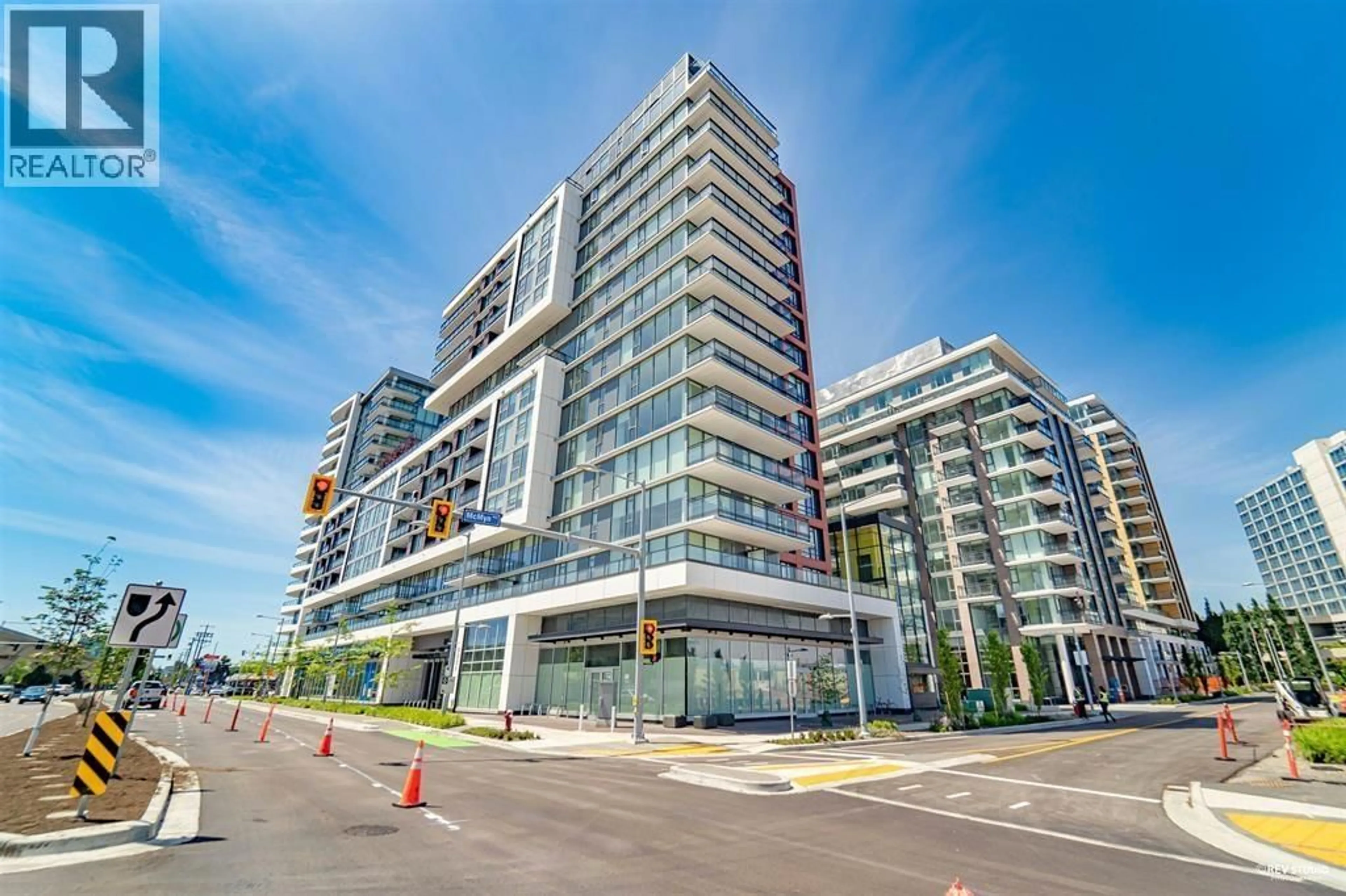 Indoor foyer for 608 - 3331 NO. 3 ROAD, Richmond British Columbia V6X2B6