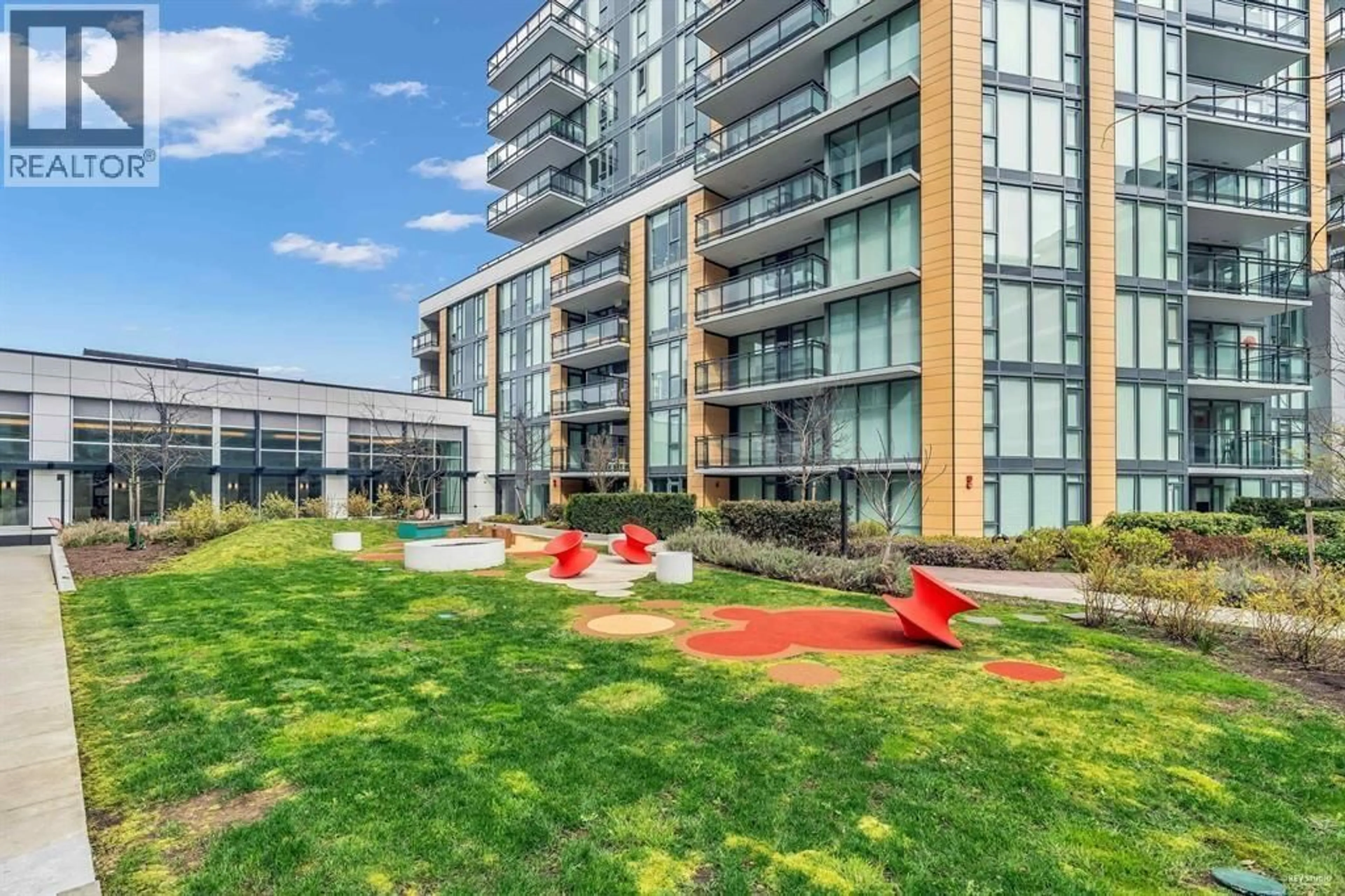 Patio, building for 608 - 3331 NO. 3 ROAD, Richmond British Columbia V6X2B6