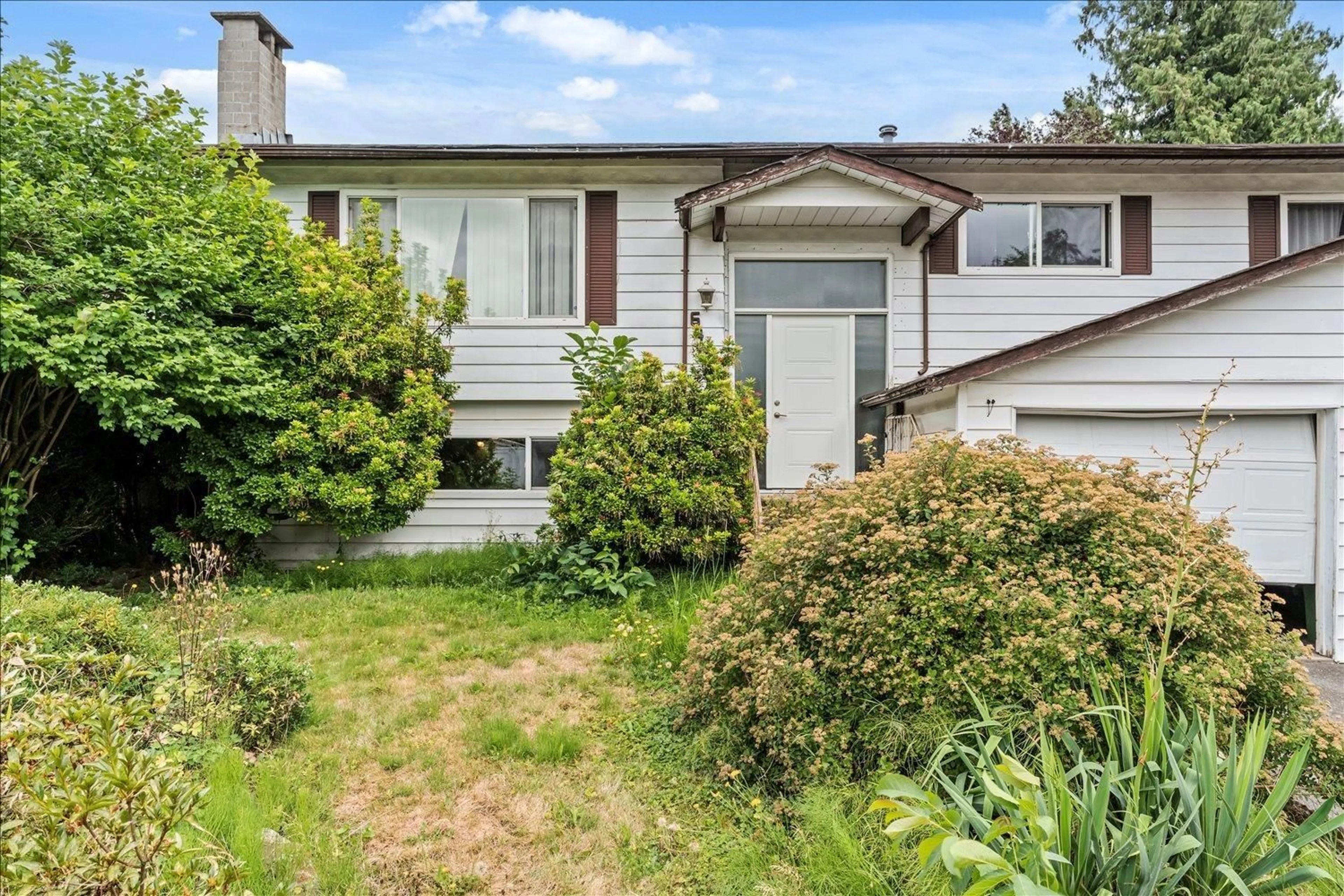 Home with vinyl exterior material, street for 6466 TRENT STREET, Chilliwack British Columbia V2R1W2