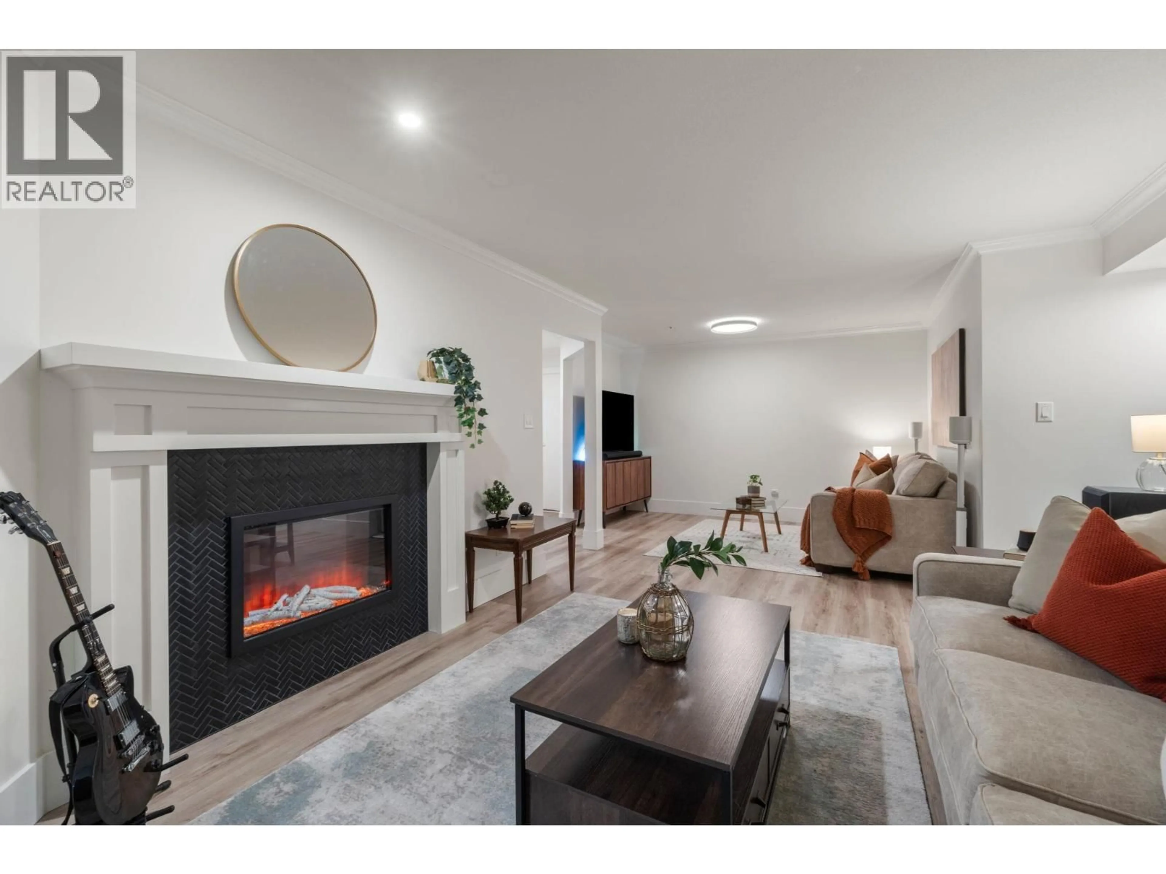 Living room with furniture, unknown for 104 - 180 RAVINE DRIVE, Port Moody British Columbia V3H4Z3