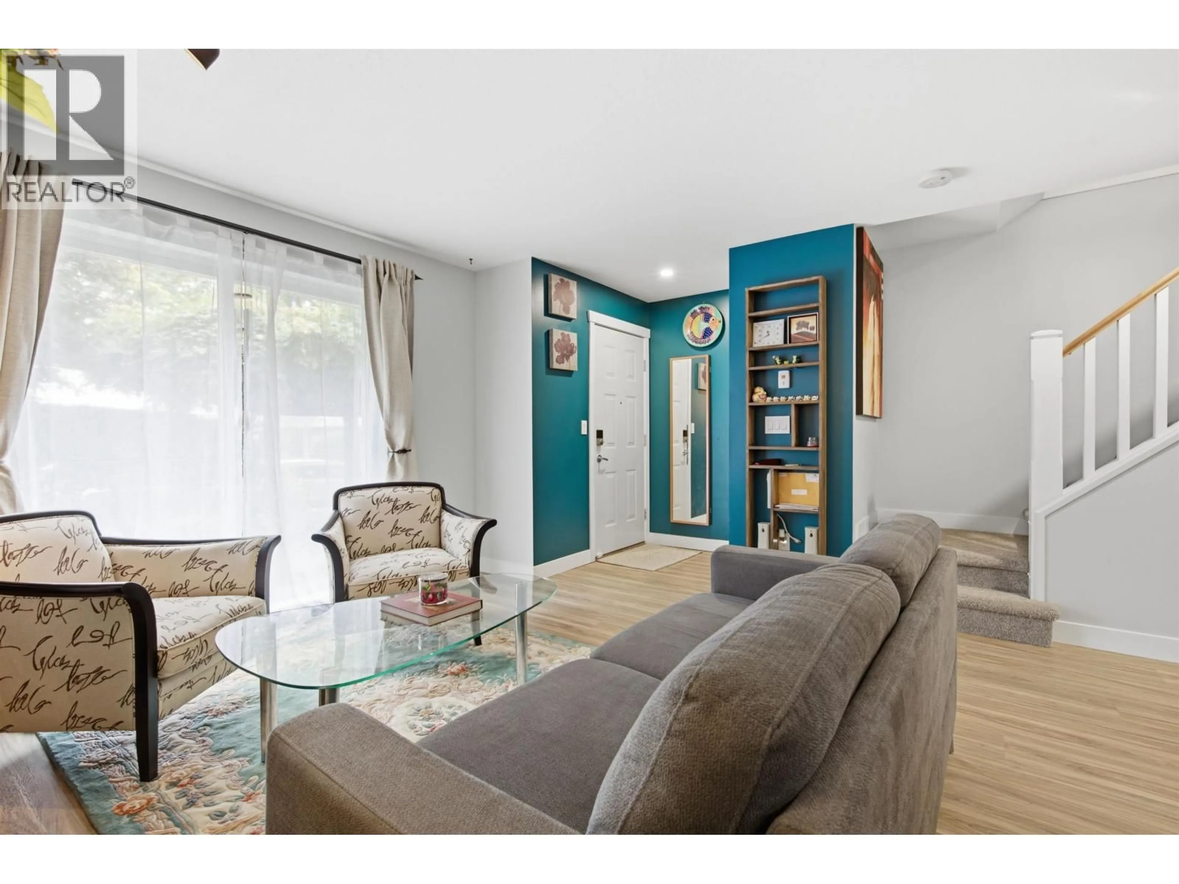 Living room with furniture, wood/laminate floor for 7 - 1203 MADISON AVENUE, Burnaby British Columbia V5C6R9