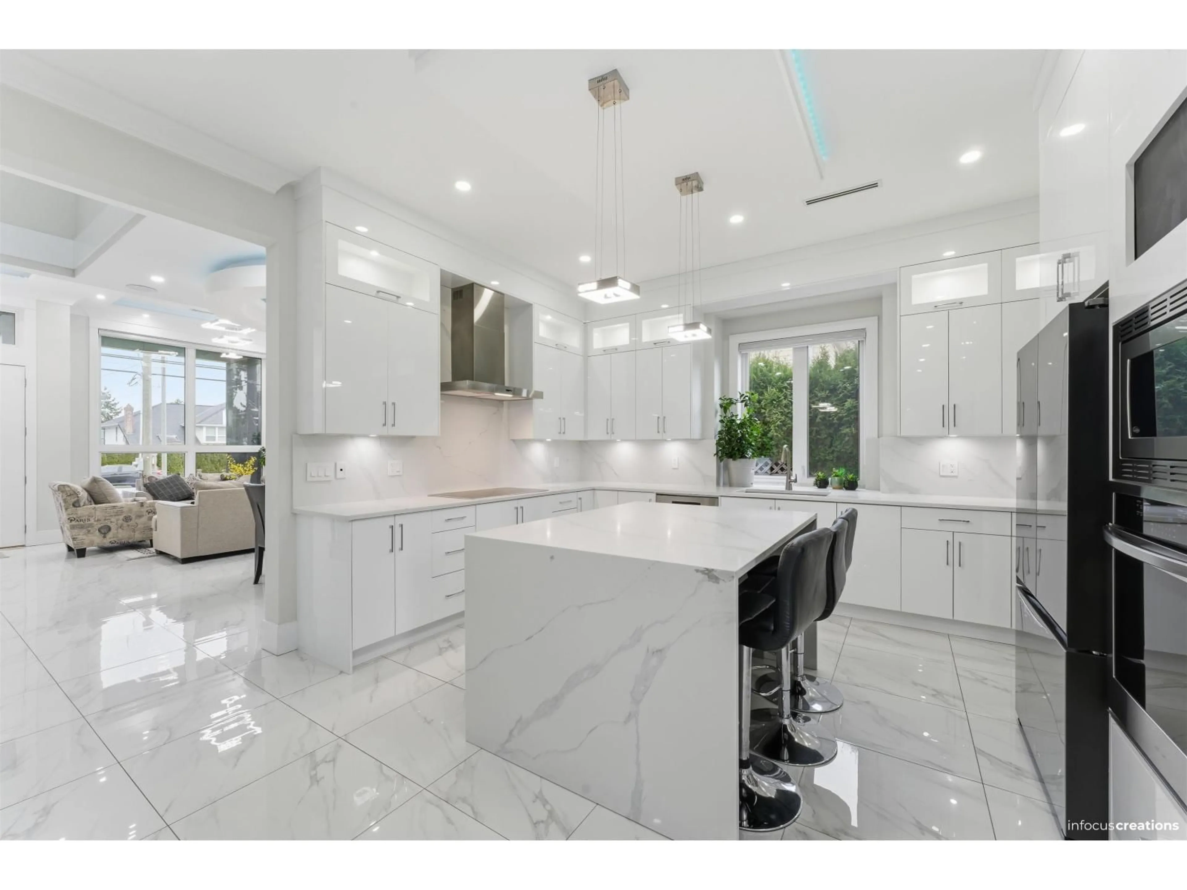 Open concept kitchen, ceramic/tile floor for 13414 60 AVENUE AVENUE, Surrey British Columbia V3X2M3