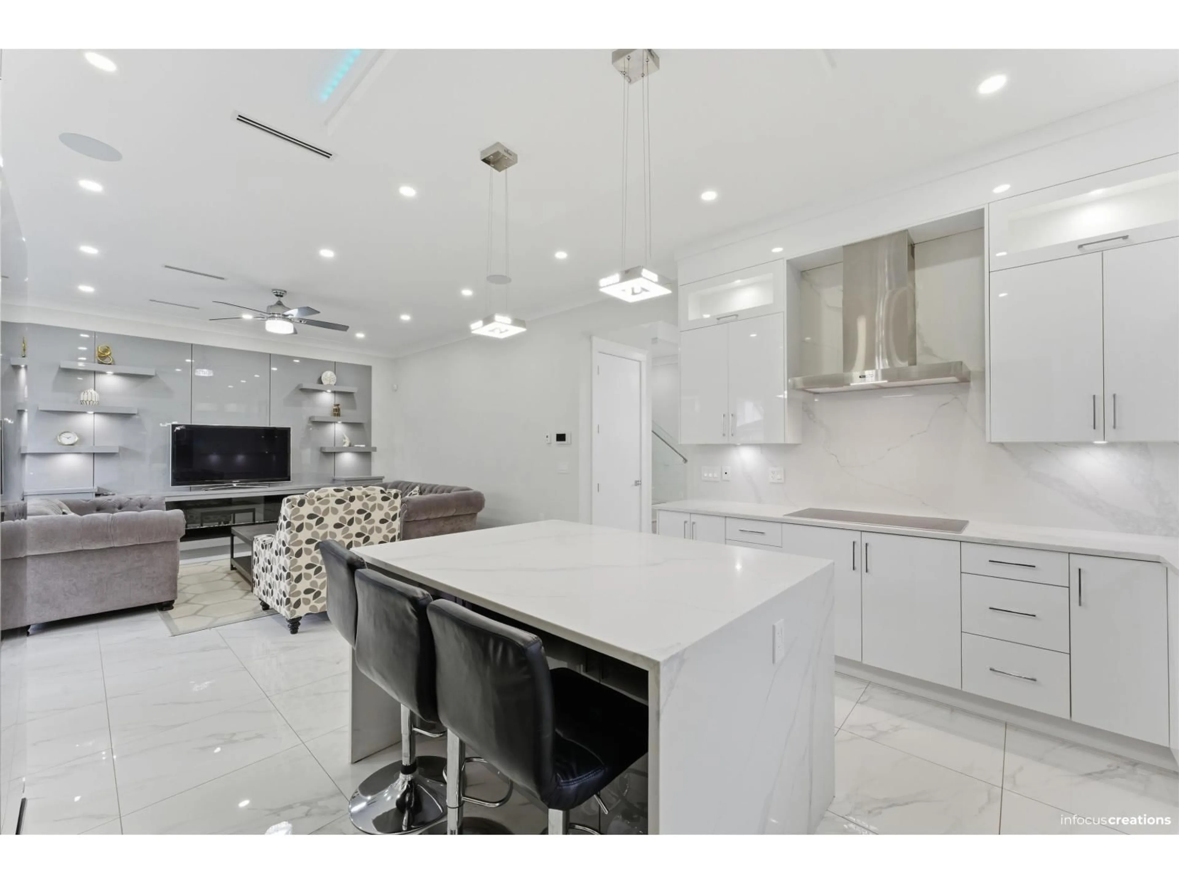 Open concept kitchen, ceramic/tile floor for 13414 60 AVENUE AVENUE, Surrey British Columbia V3X2M3
