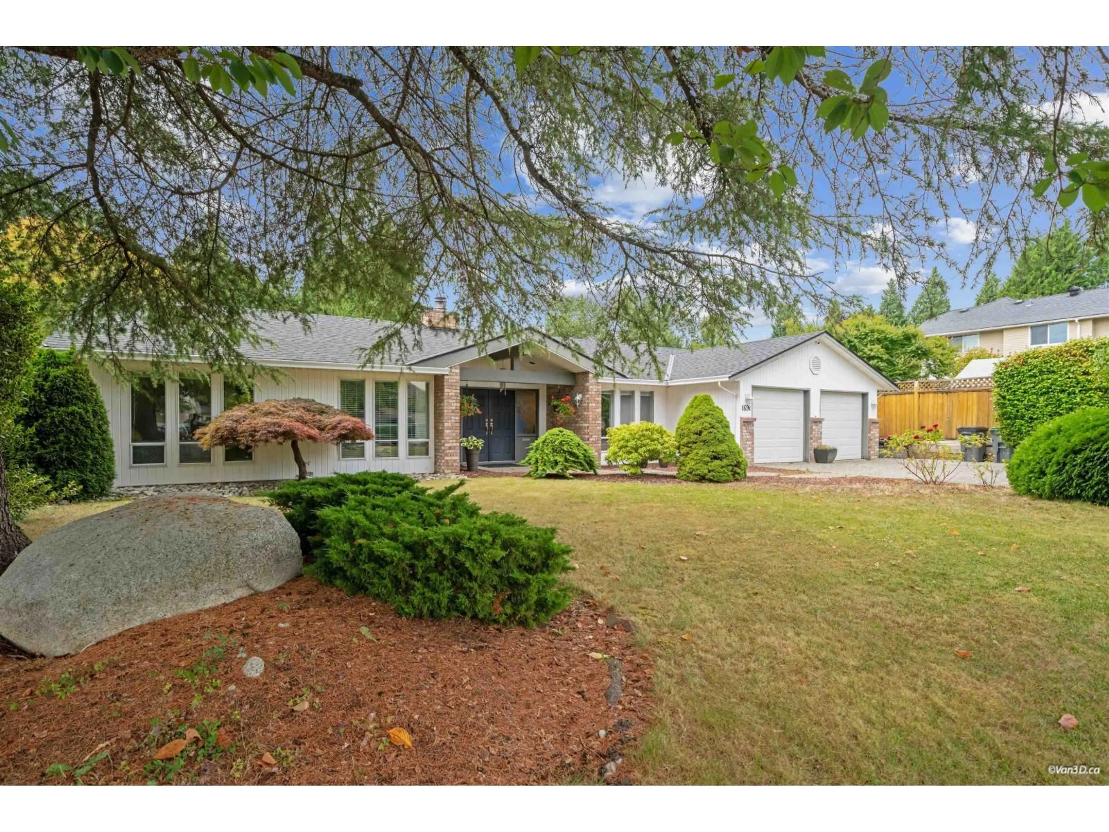 A pic from outside/outdoor area/front of a property/back of a property/a pic from drone, street for 1691 143B STREET, Surrey British Columbia V4A7L8