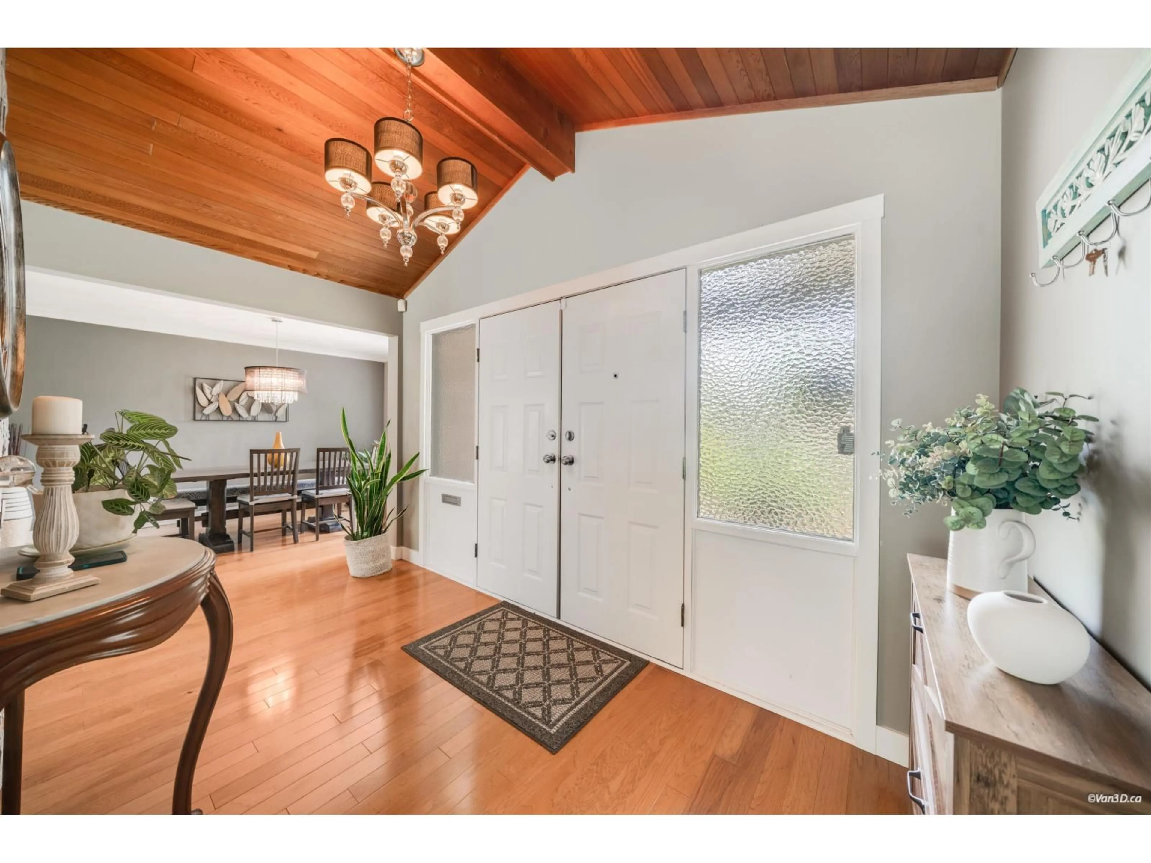Indoor entryway for 1691 143B STREET, Surrey British Columbia V4A7L8